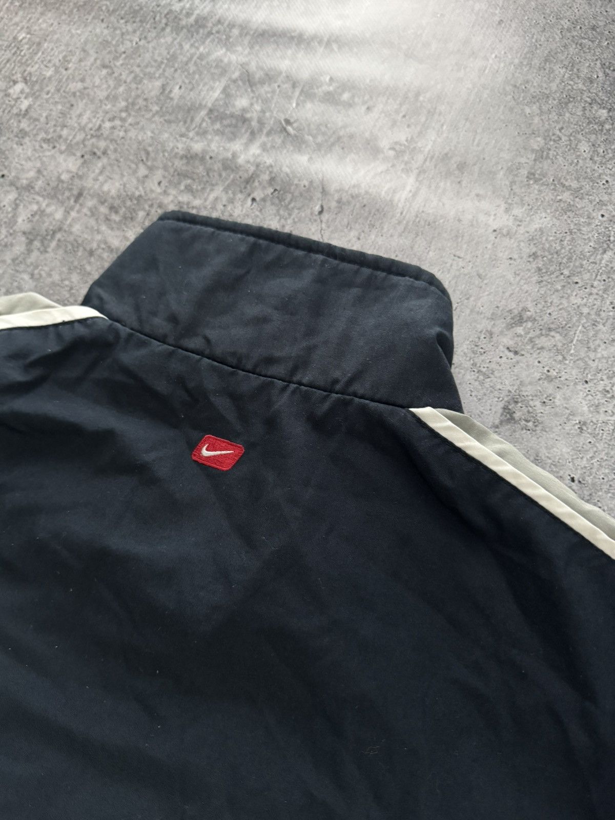 Nike Nike Vintage Nylon Jacket Swoosh Size L Luxury drill y2k Size US L / EU 52-54 / 3 - 6 Thumbnail