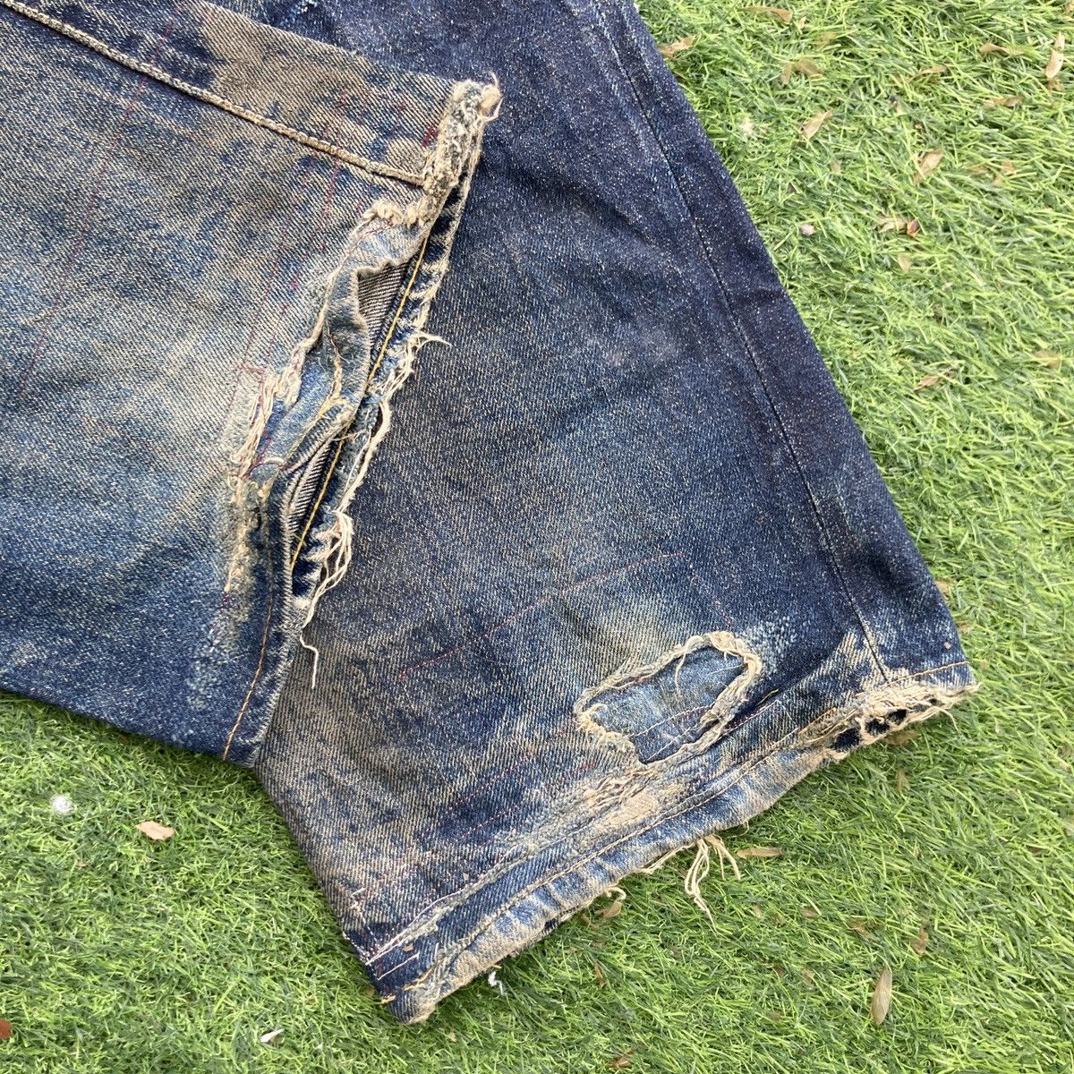 Denime VINTAGE DENIME SELVEDGE BUCKLE BACK DISTRESSED JEANS Size US 29 - 10 Thumbnail