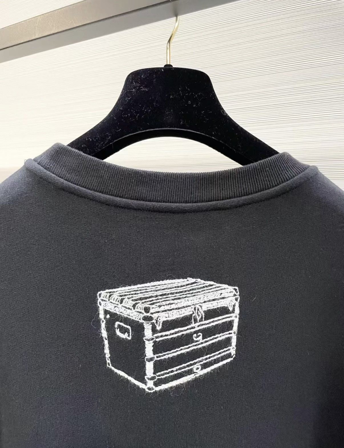Louis Vuitton LV Trendy Black Long Sleeve Crew Neck Sweatshirt J33 Size XL / US 12-14 / IT 48-50 - 4 Thumbnail