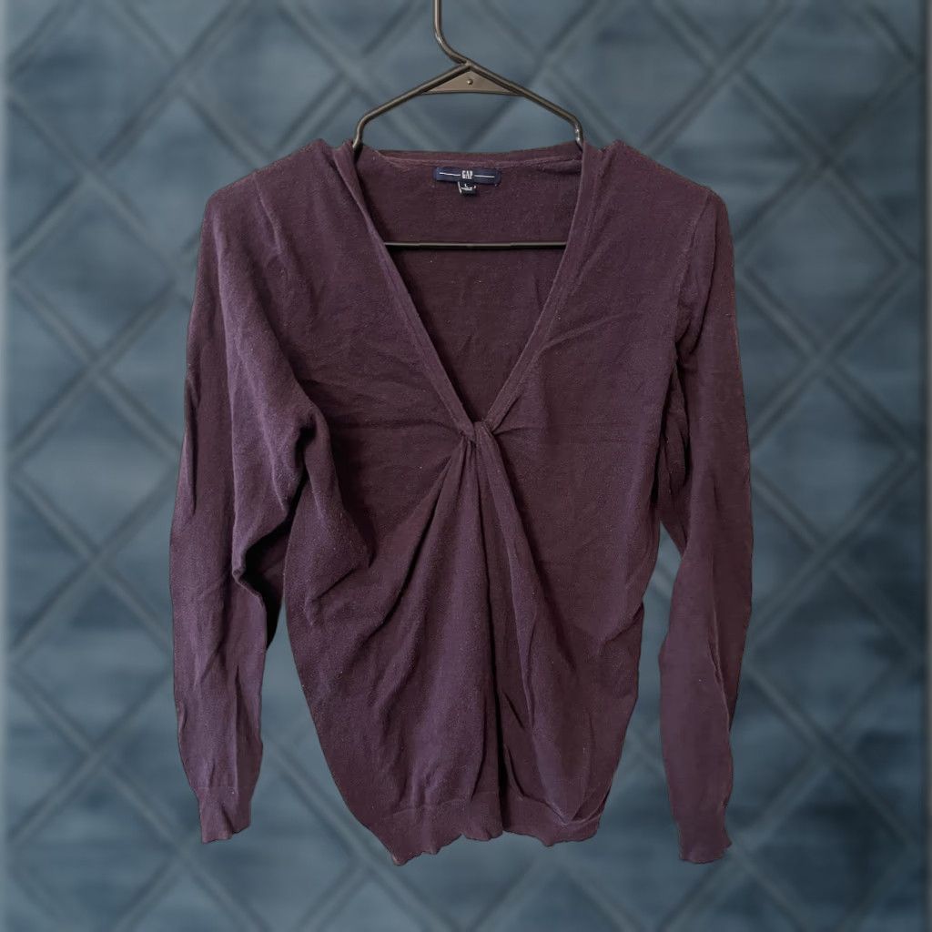 Gap VINTAGE Gap Women's Sweater Solid V-Neck Long Sleeve Size Large Purple Basic Knit Top Size L / US 10 / IT 46 - 1 Thumbnail