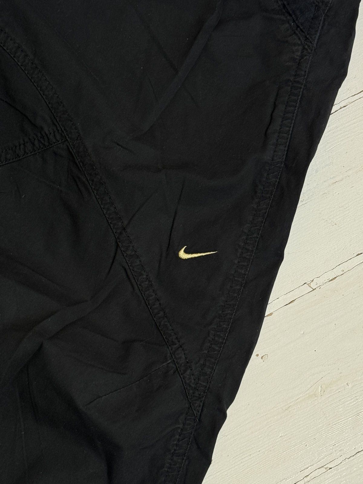 Nike VINTAGE NIKE MINI LOGO CARGO GORPCORE PANTS Size 30" / US 8 / IT 44 - 7 Thumbnail