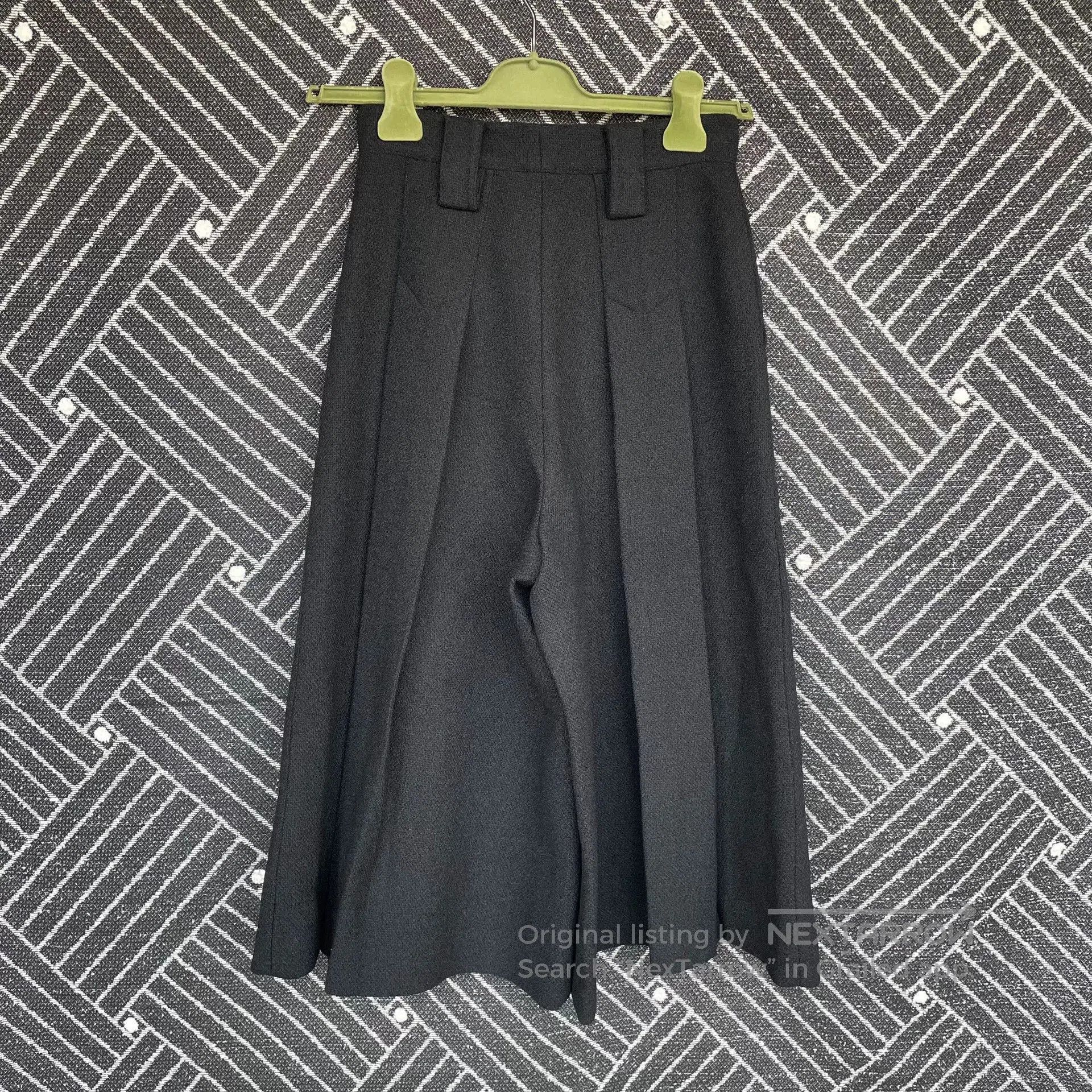 Gucci Black Pleated Casual Long Skirt by GUCCI. Size 35" - 2 Thumbnail