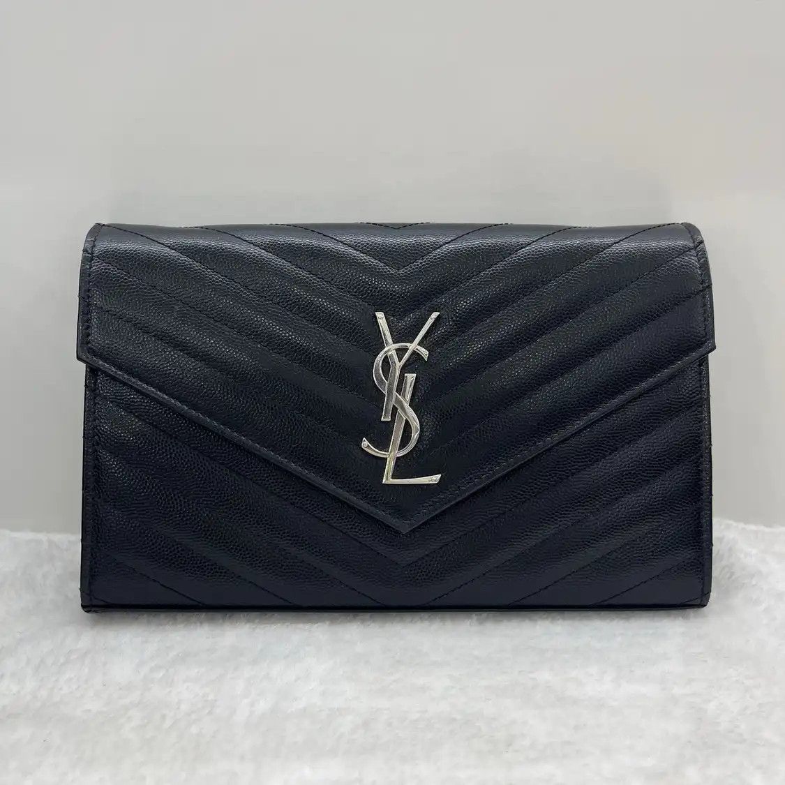 Saint Laurent Paris Saint Laurent Paris YSL MONOGRAM Medium black cowhide leather quilted Vcrossbody Size ONE SIZE - 1 Thumbnail