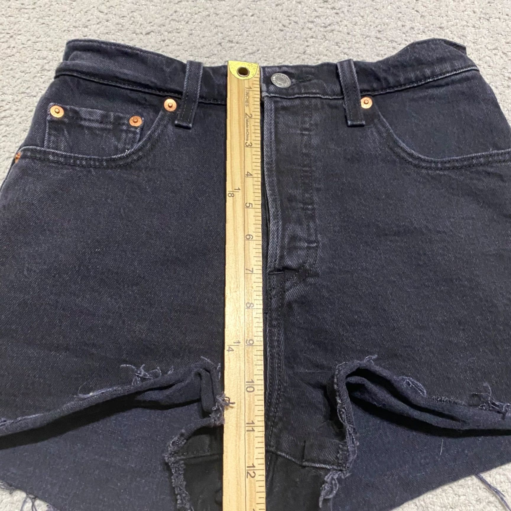 Levi's Levi's Womens 26 Jeans Shorts High Rise Cut-Off Inseam 2" Black Denim Stretch Pockets 5-Pocket Womens Casual - Size 26" / US 2 / IT 38 - 6 Thumbnail