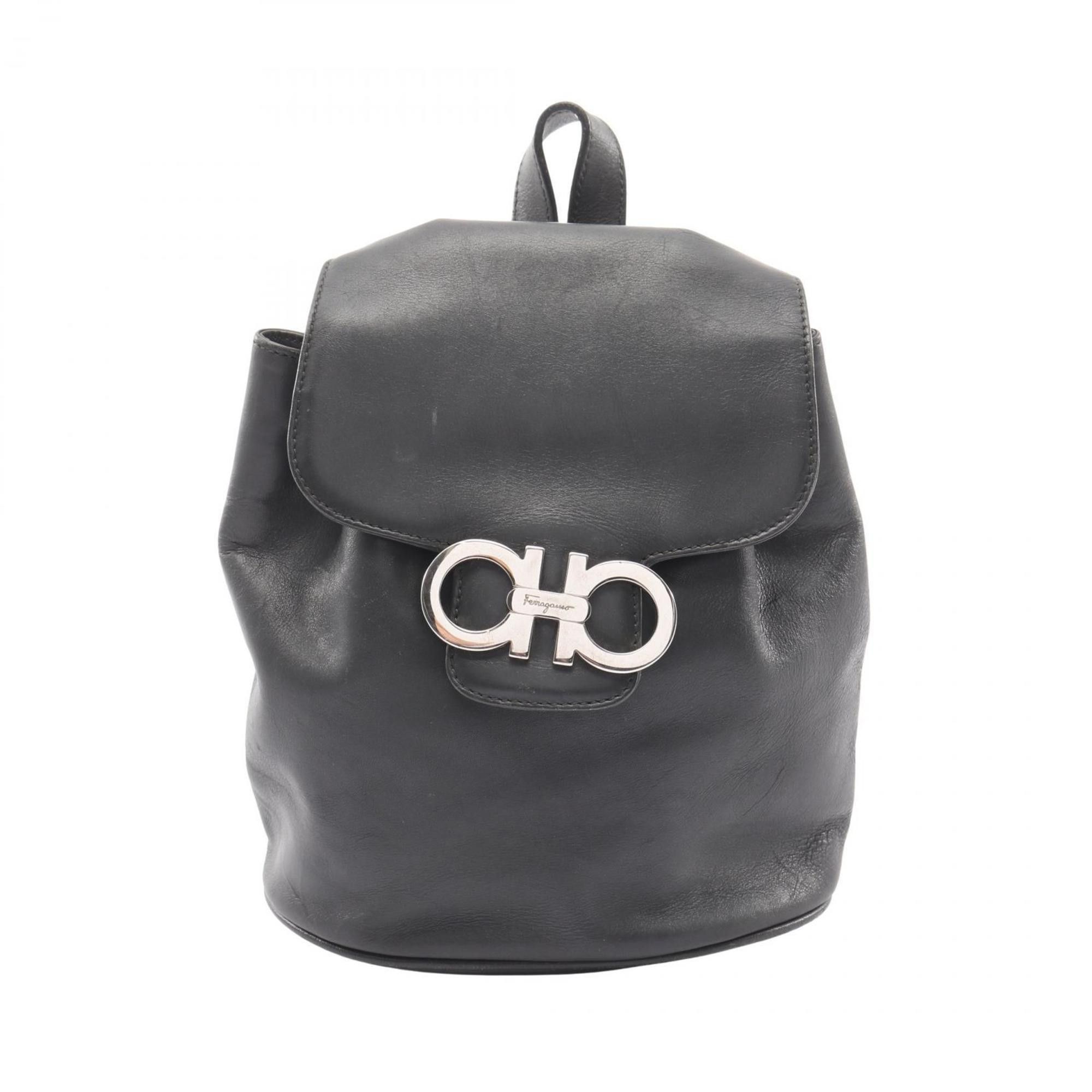 Salvatore Ferragamo Vala Backpack Patent leather Navy Silver Auth 175785 Salvatore Ferragamo Salvatore Ferragamo Vala Backpack Patent  main image 3
