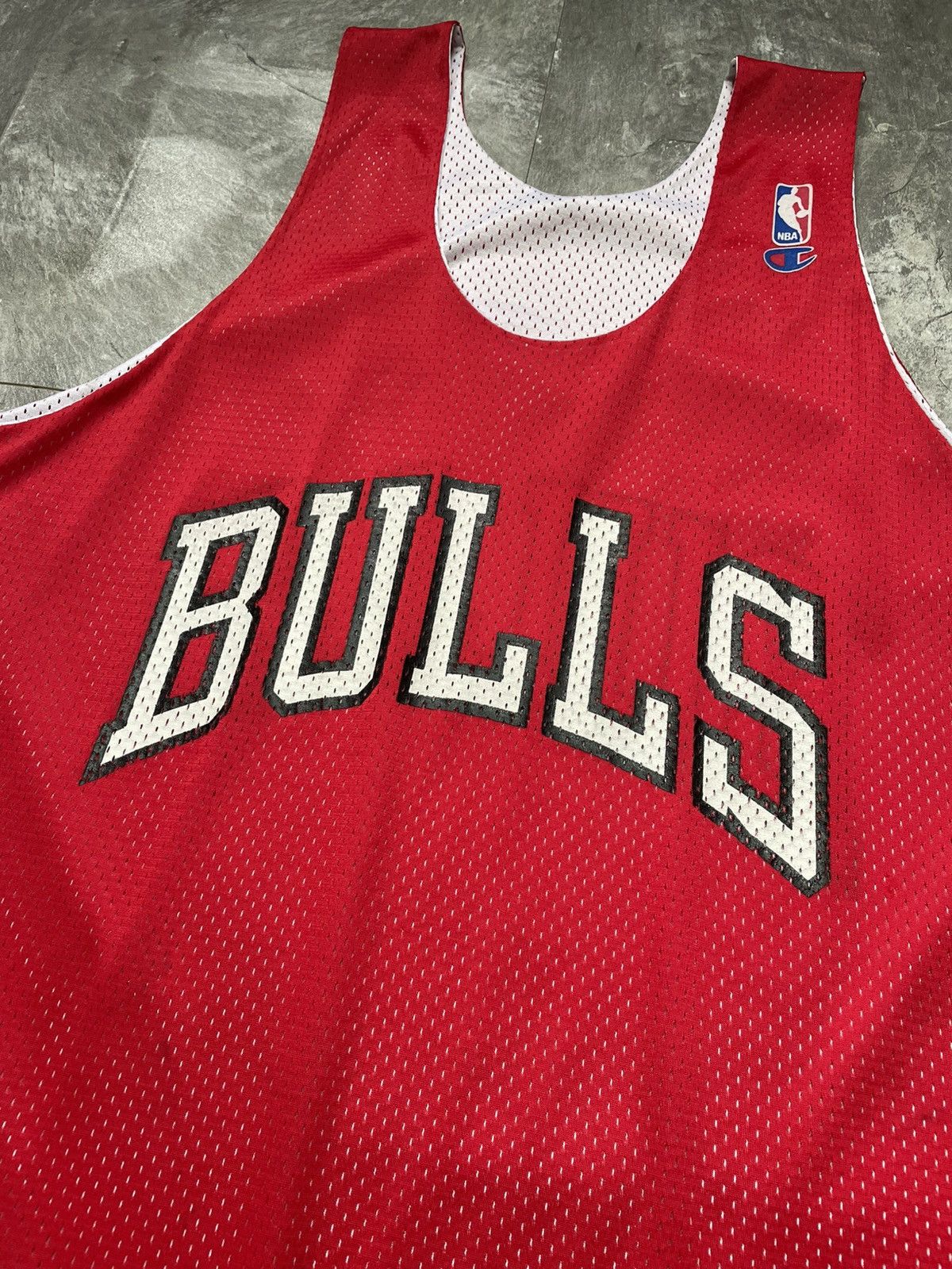 Champion Champion Chicago Bulls Reversible Jersey 90s Vintage Size US XL / EU 56 / 4 - 3 Thumbnail