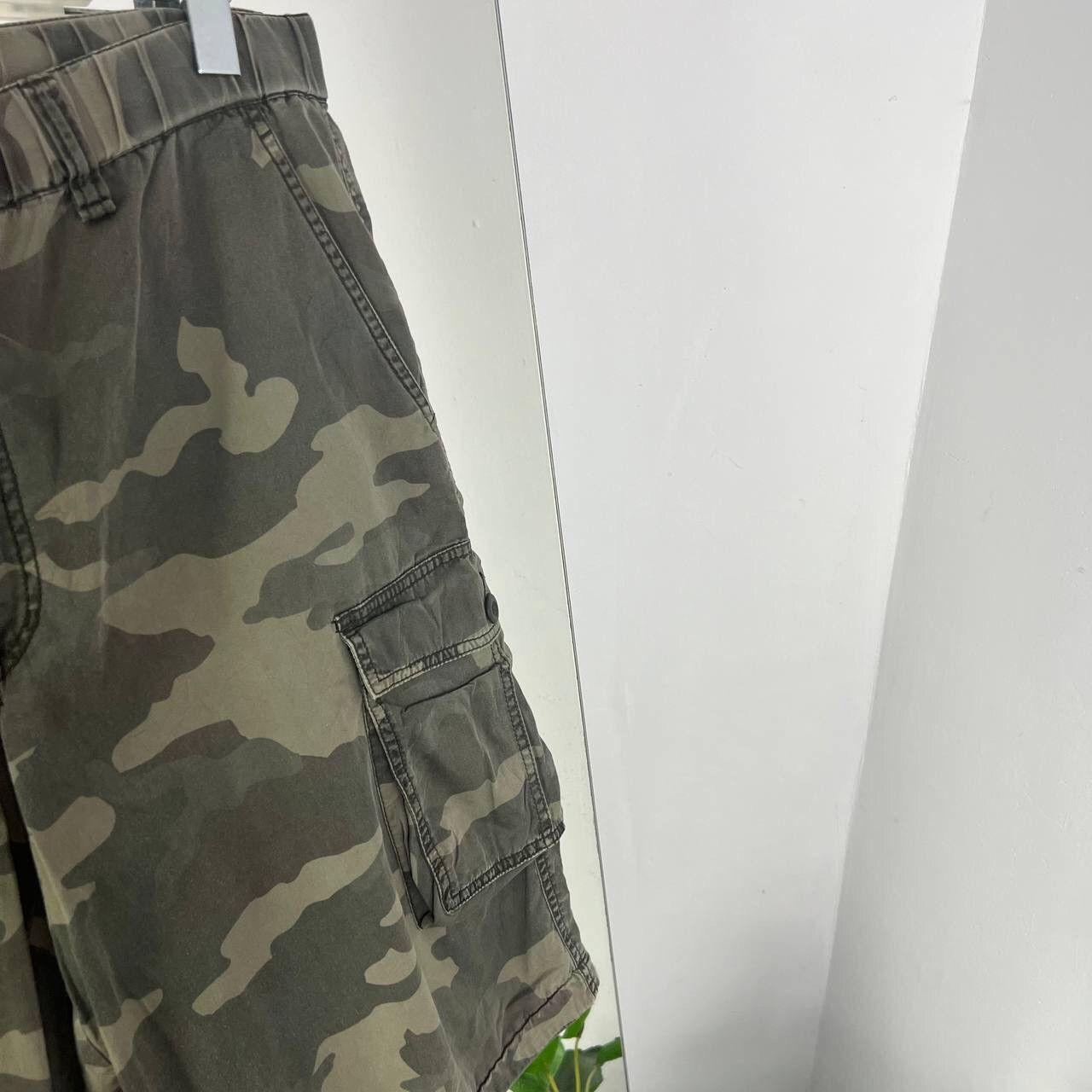 Japanese Brand Cargo Shorts Vintage Camo Uniqlo Y2K Style Baggy Size US 36 / EU 52 - 3 Thumbnail