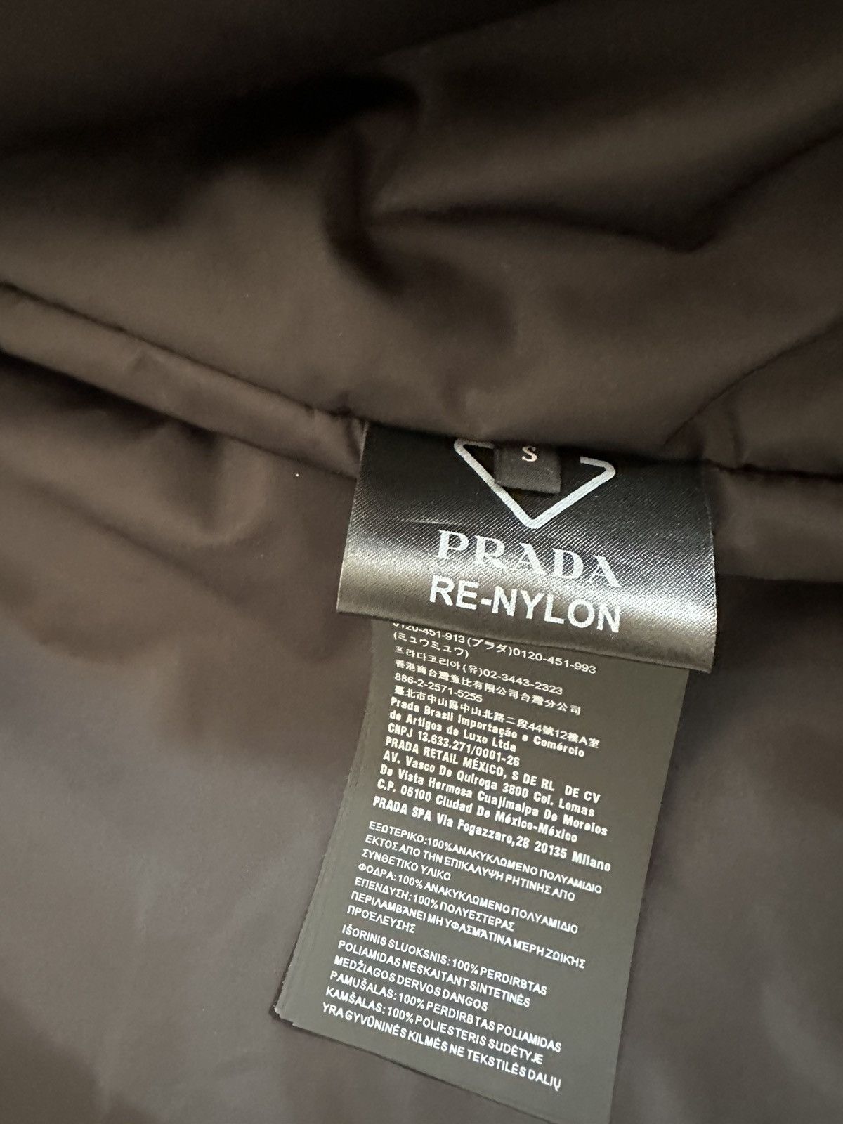 Prada Prada Re-Nylon Logo Plaque raincoat jacket Size US S / EU 44-46 / 1 - 3 Thumbnail