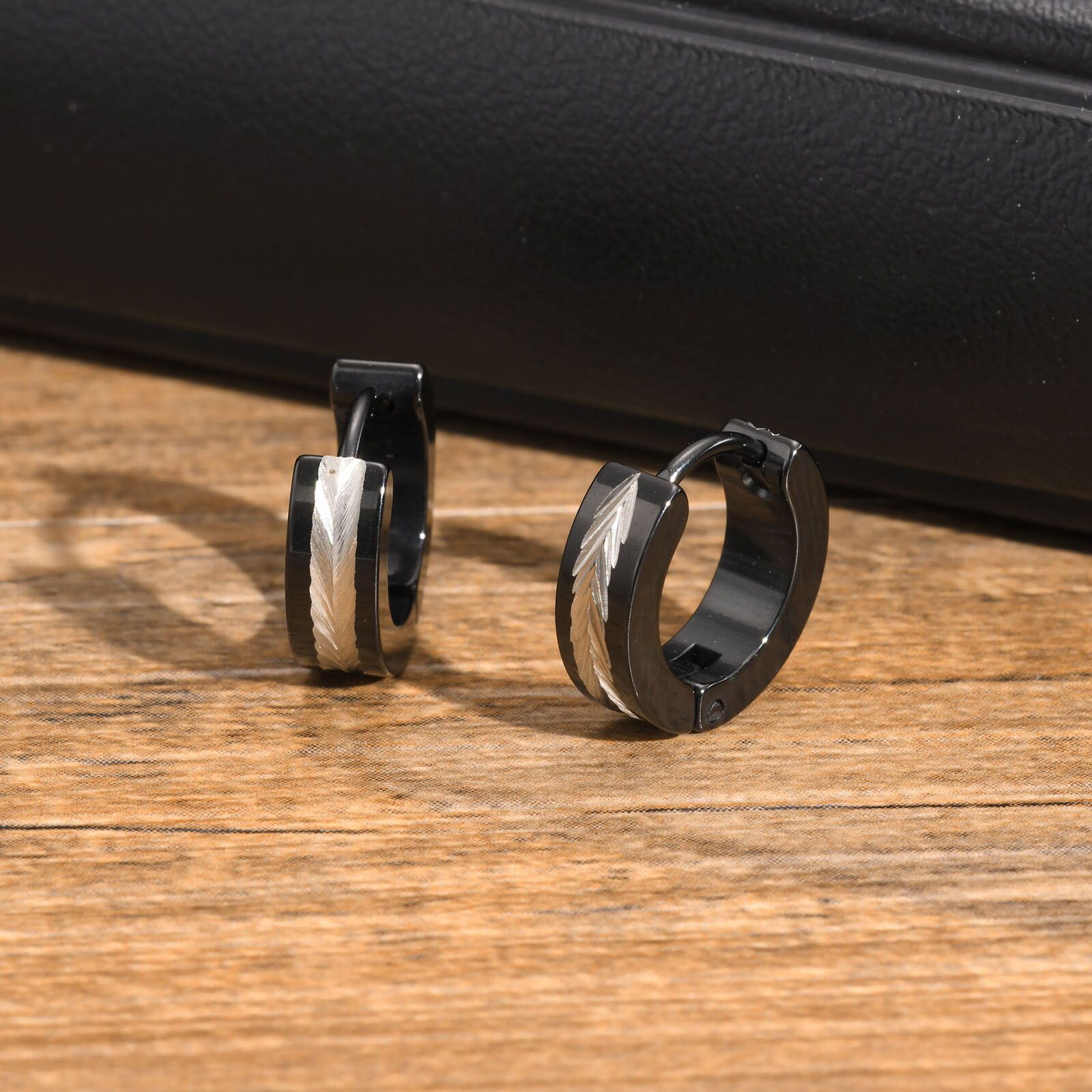 Jewelry × Vintage Two Tone Huggies Earring Size ONE SIZE - 2 Thumbnail