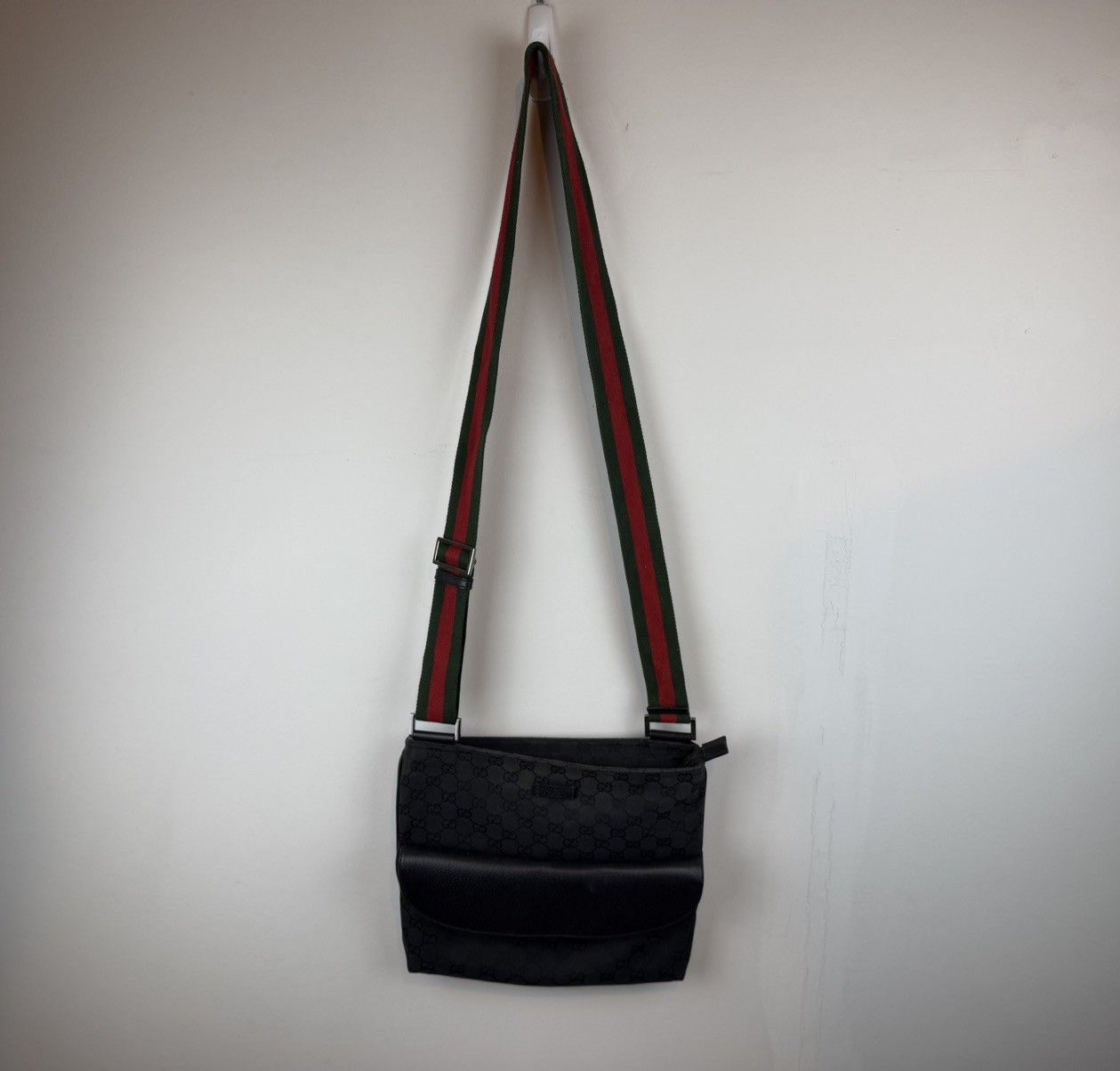 GUCCI GG SUPREME MESSENGER BAG