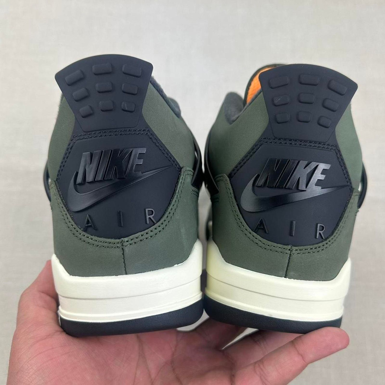 Jordan Brand 🫒 Jordan 4 "Undefeated" 8.5M Size US 8.5 / EU 41-42 - 5 Thumbnail