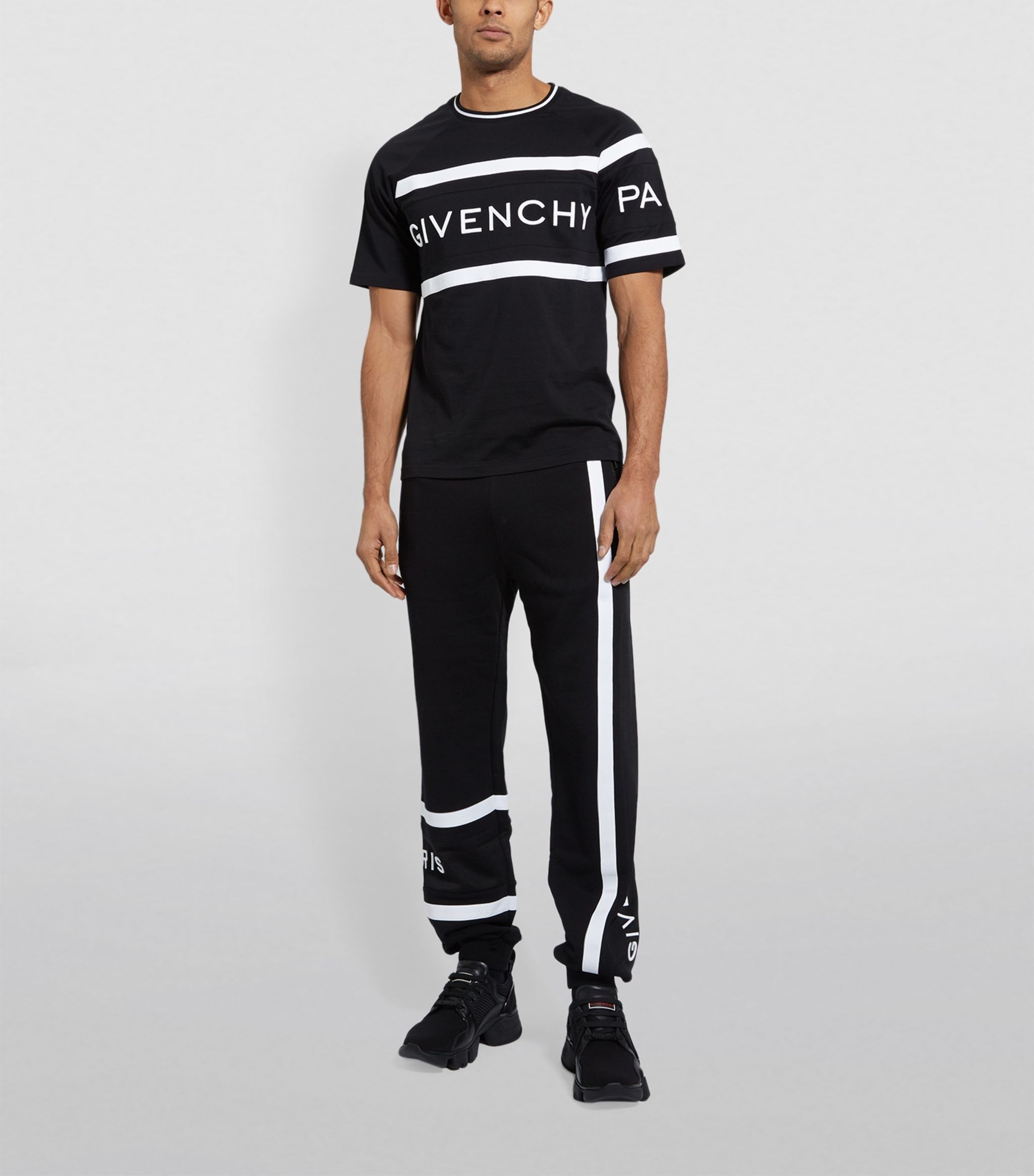Givenchy o1loc1c0724 T-Shirt in Black Size US S / EU 44-46 / 1 - 2 Thumbnail