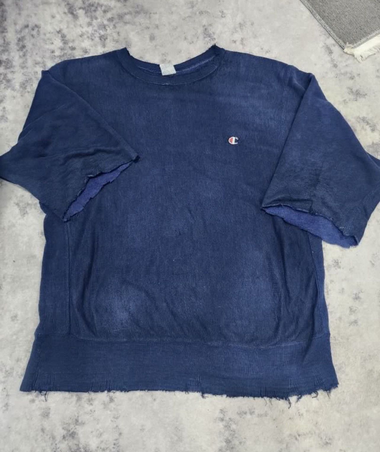 Champion THRASHED REVERSE WAVE SUN FADED Size US XL / EU 56 / 4 - 1 Thumbnail