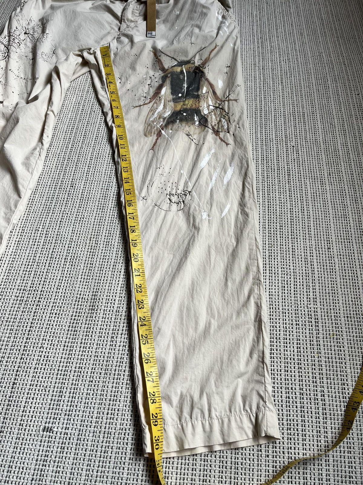 Other White sand printed Bee pants Size US 34 / EU 50 - 14 Thumbnail