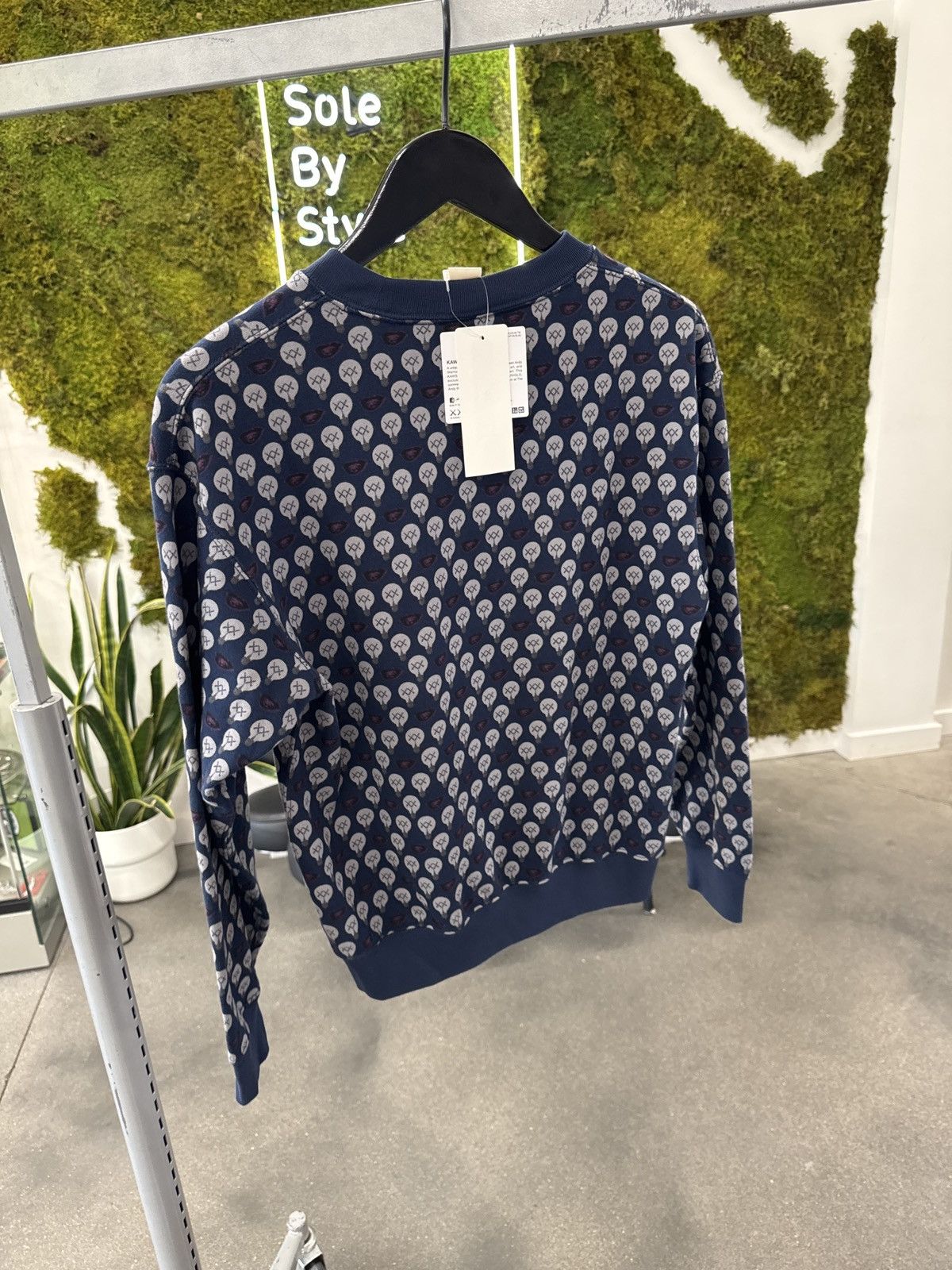 Andy Warhol × Kaws × Uniqlo KAWS x Warhol Graphic 477201 Sweatshirt Navy Size US XXS / EU 40 - 2 Thumbnail