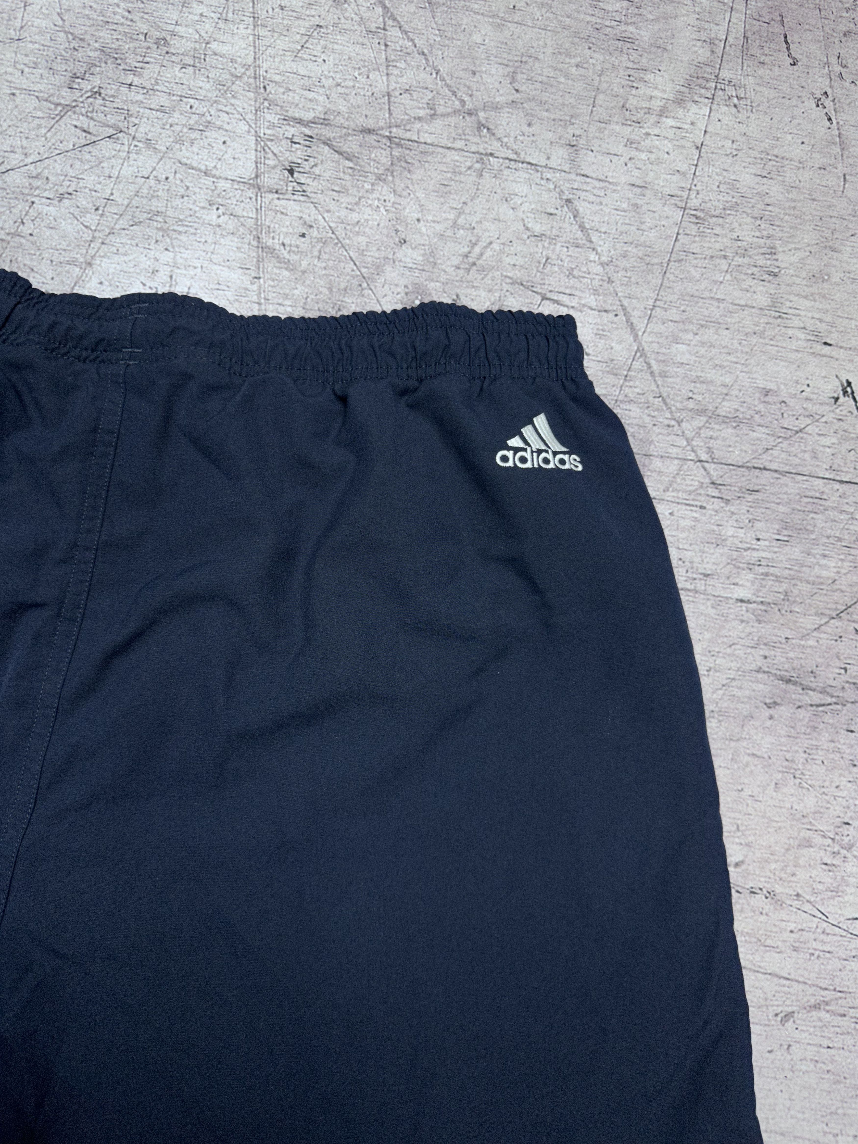 Adidas Adidas Vintage Mens Nylon Shorts Size US 36 / EU 52 - 11 Thumbnail