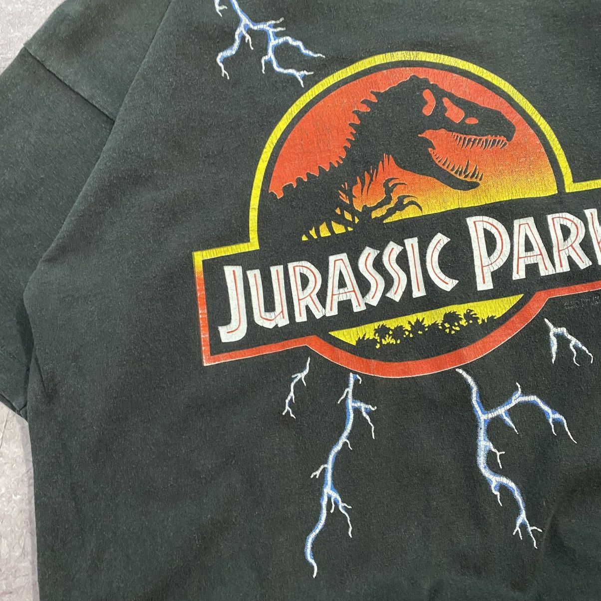 Other VINTAGE JURASSIC PARK TEE BIG LOGO SINGLE 1992 Size US L / EU 52-54 / 3 - 4 Thumbnail