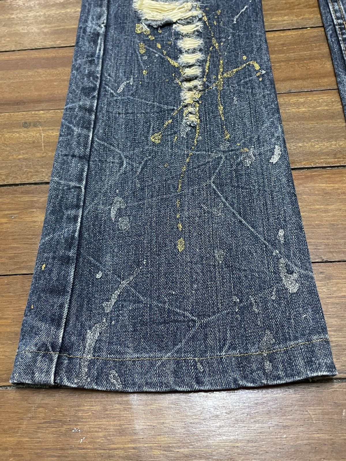 Le Grande Bleu (L.G.B.) Rare Vintage Japanese Brand KUI Ripped Flared Jeans 1990s Size US 30 / EU 46 - 5 Thumbnail