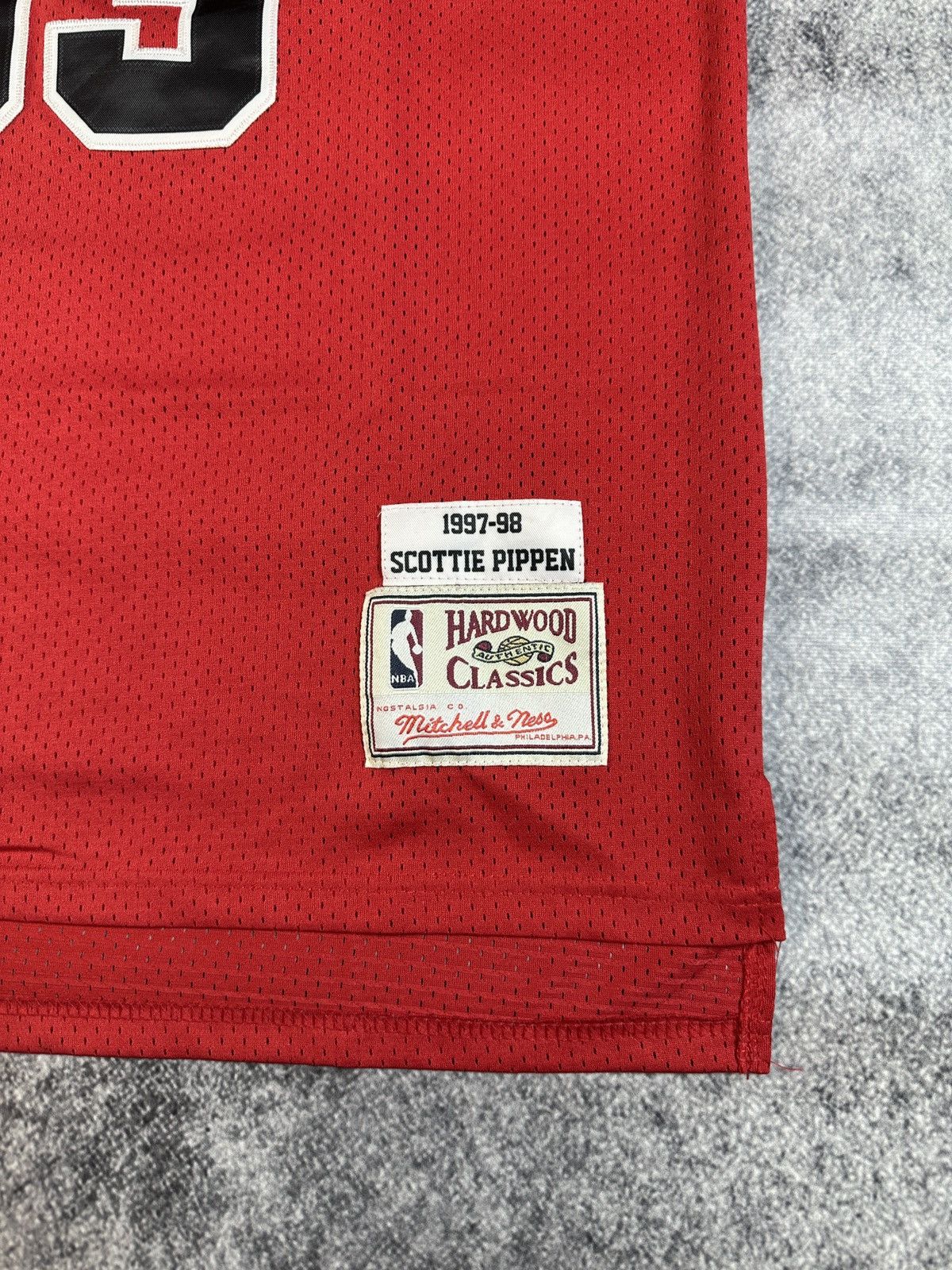 NBA Vintage Nike Chicago Bulls Pippen 33 NBA Basketball Jersey Size US XL / EU 56 / 4 - 3 Thumbnail