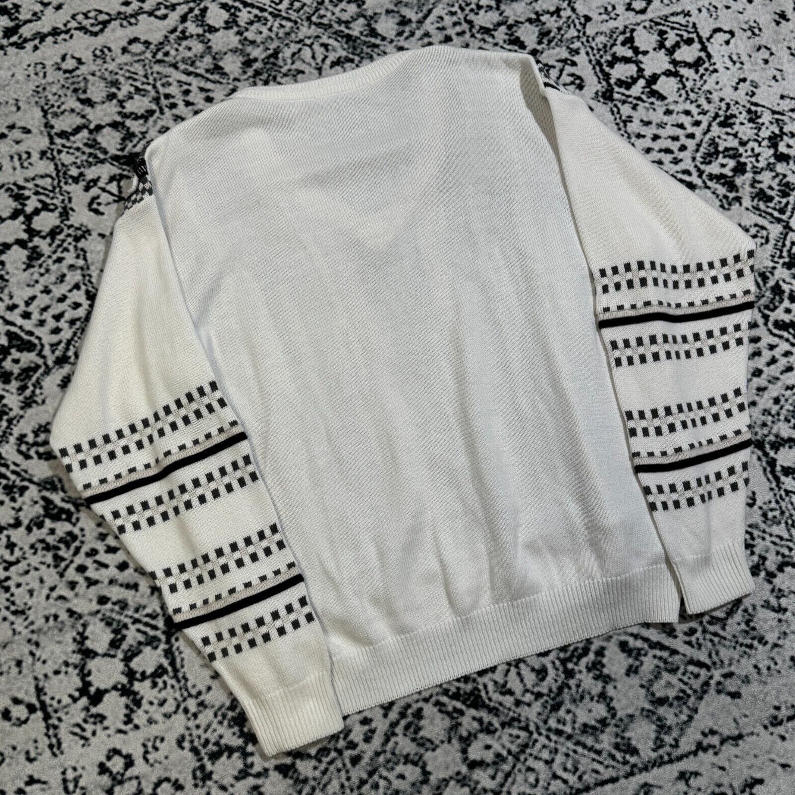 Vintage Vintage Unisex White Gray Black Cotton Sweater Size L 3D Size US L / EU 52-54 / 3 - 13 Thumbnail