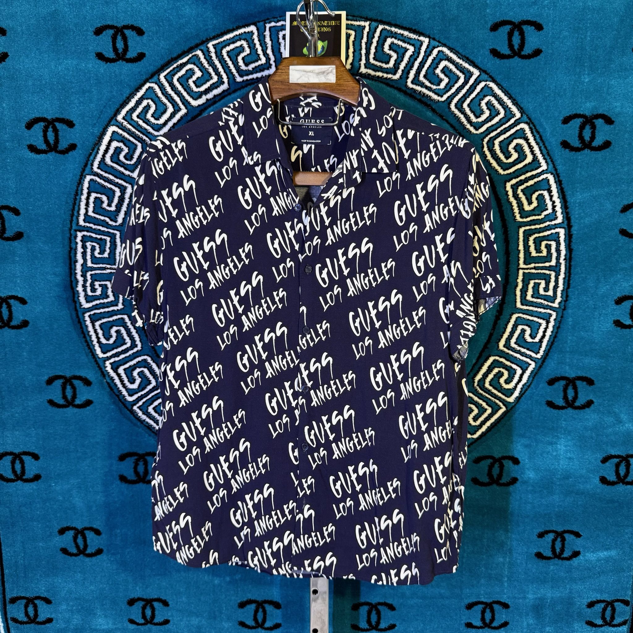Guess THE LOS ANGELES REPEAT SCRIPT LOGO MOTIF SHIRT Size US XL / EU 56 / 4 - 1 Preview
