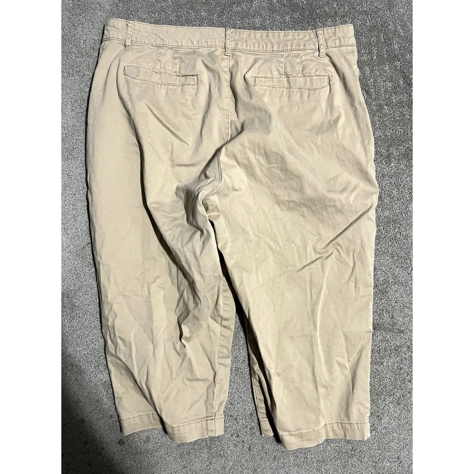 Gloria Vanderbilt Gloria Vanderbilt Khaki Capri Pants Womens 14 Stretch Cotton Crop Twill Straight Inseam 17.5 Beige Baseball Logo Pockets Capris Size 36" / US 14 / IT 50 - 3 Thumbnail