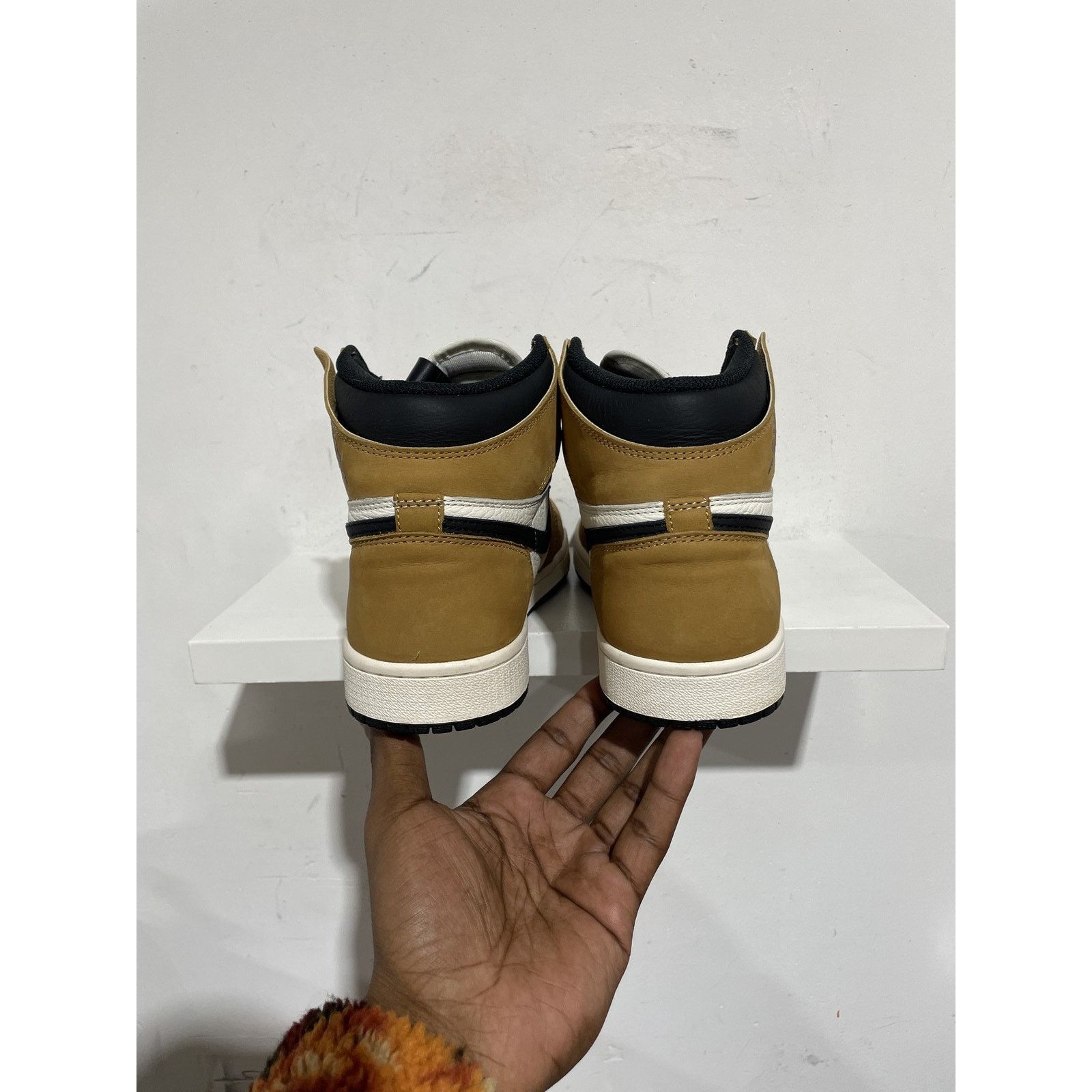 Jordan Brand JORDAN 1 RETRO ROOKIE OF THE YEAR SIZE 9 PREOWNED Size US 9 / EU 42 - 5 Thumbnail