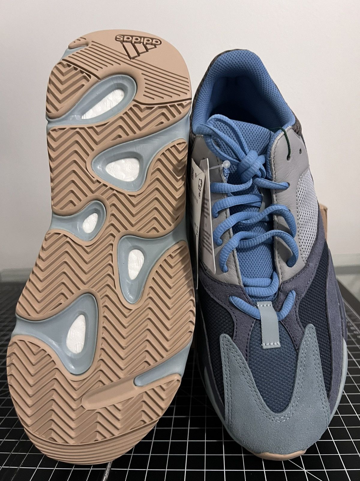 Adidas ADIDAS YEEZY 700 CARBON BLUE Size US 10 / EU 43 - 6 Thumbnail
