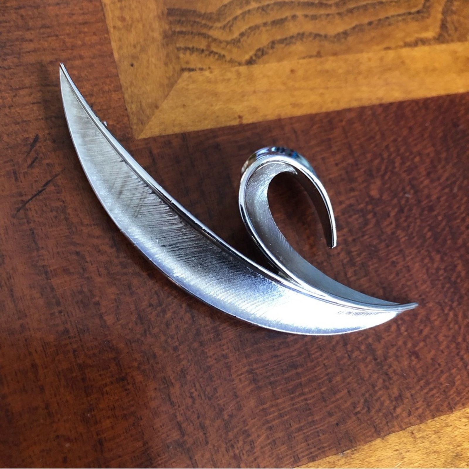 Vintage Vintage Crown Trifari brushed and shiny silver brooch pin Size ONE SIZE - 1 Thumbnail