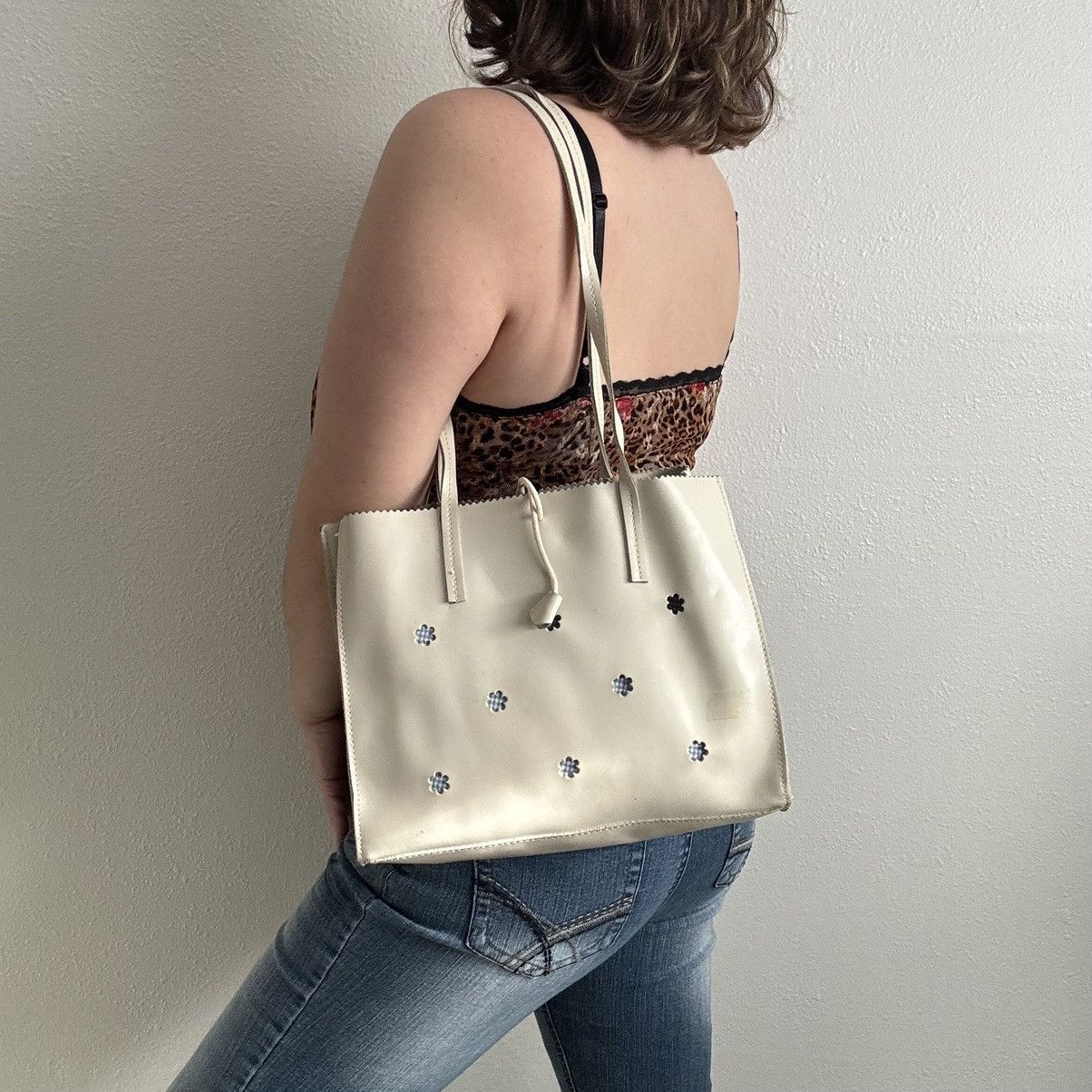 Vintage Vintage 90s White Ivory Leather Floral Cutout Italian Purse Size ONE SIZE - 1 Thumbnail