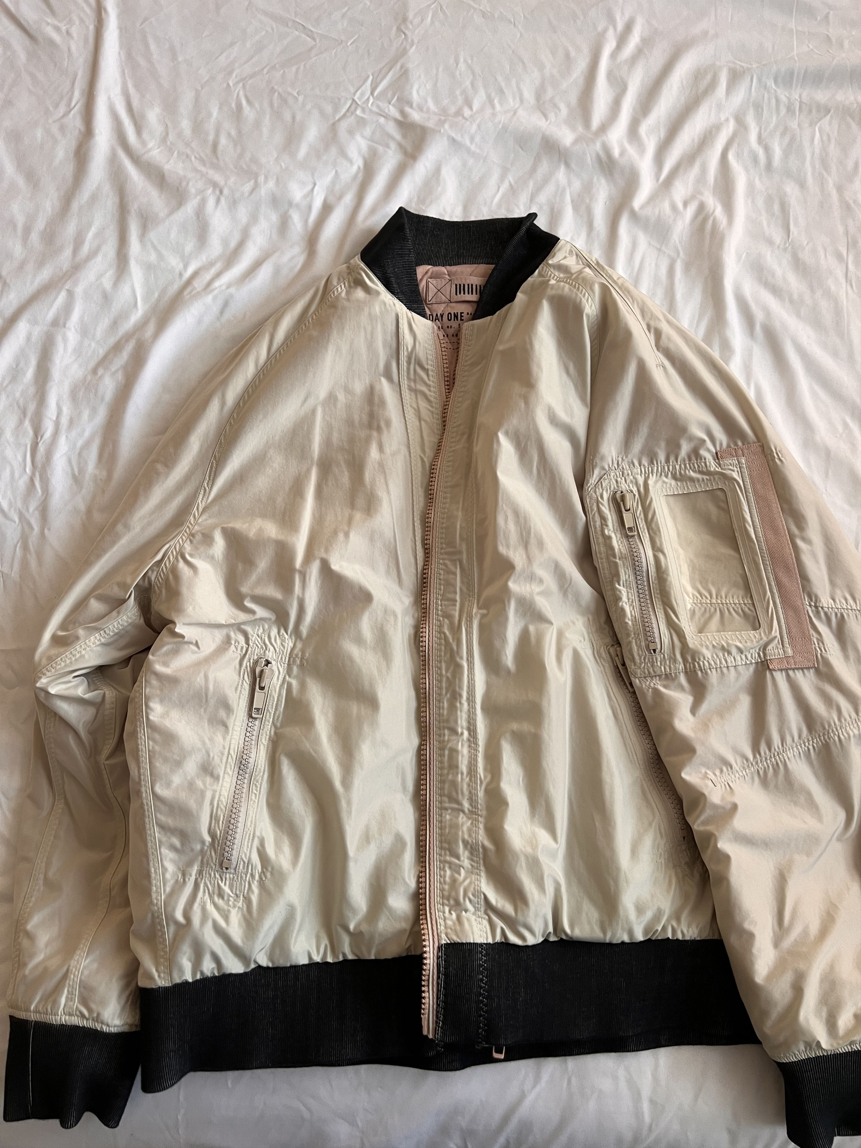 Adidas CONSORTIUM DAY ONE MEN REVERSIBLE BOMBER JACKET Size US L / EU 52-54 / 3 - 3 Thumbnail