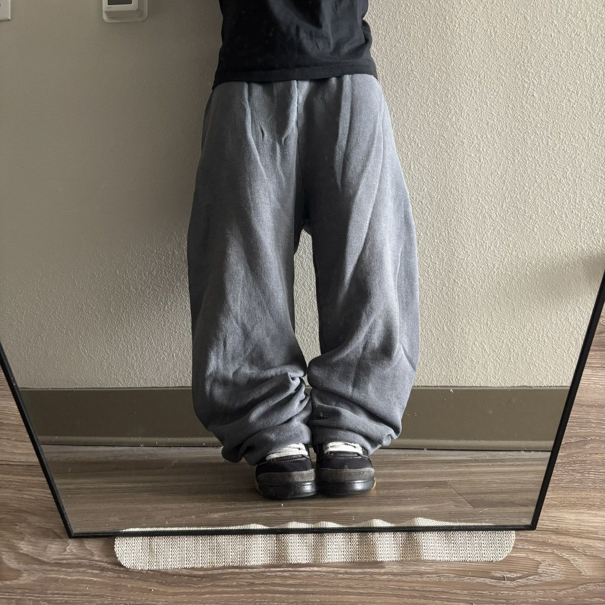 Russell Athletic Crazy Vintage Y2K/2000s Baggy Grey Russell Skater Essential Sweatpants! Size XL Size US 36 / EU 52 - 1 Thumbnail