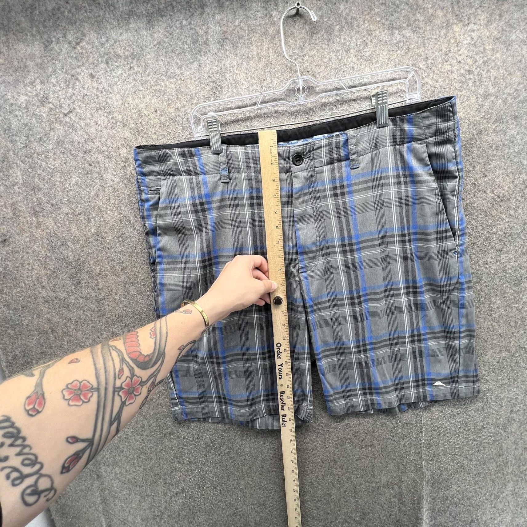 Tommy Bahama Tommy Bahama Shorts Mens 38 Gray Plaid Chino Flat Front 11 Inseam Casual Summer Size US 38 / EU 54 - 4 Thumbnail