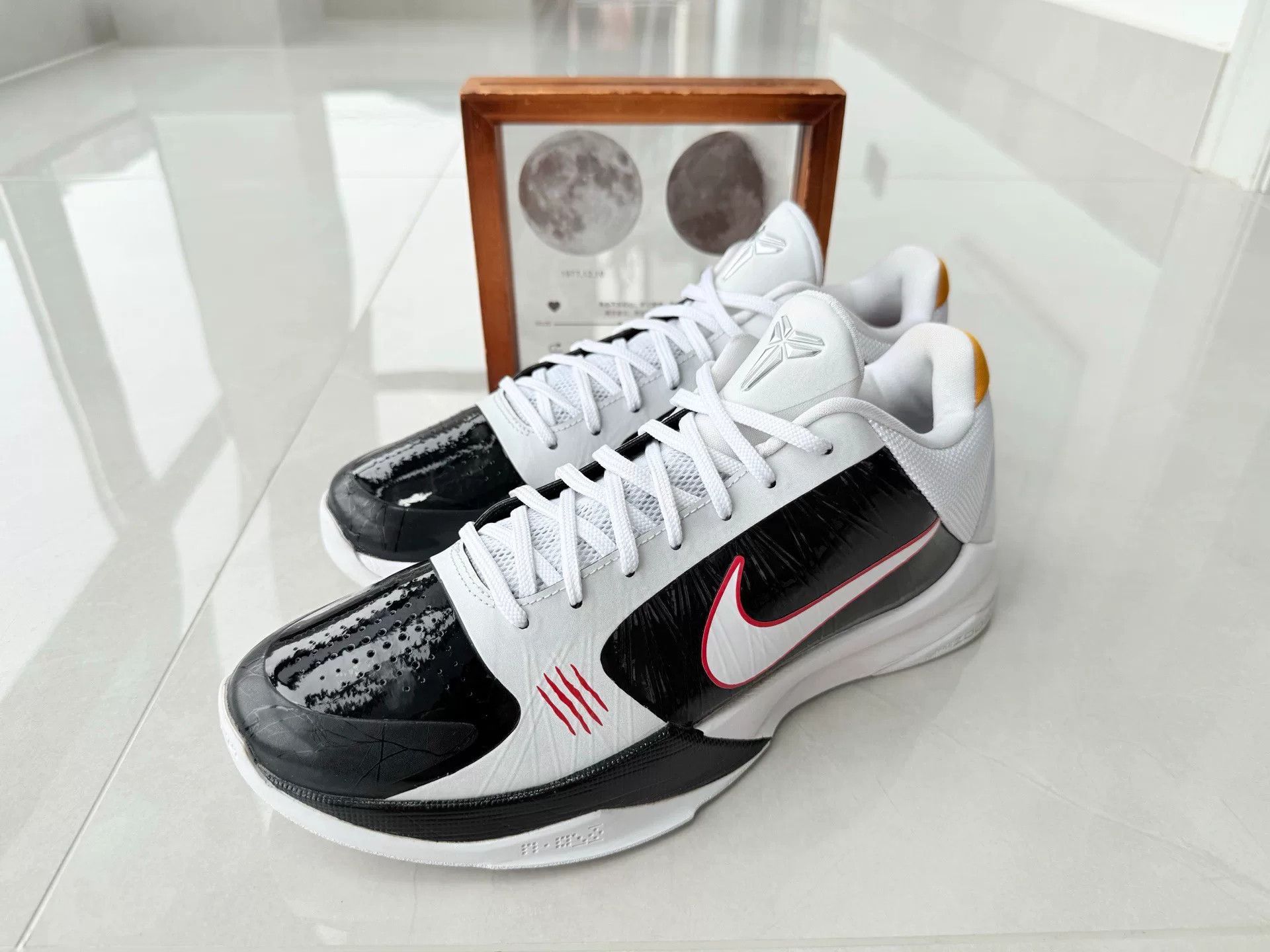 Nike Nike KOBE5 White Lowtop Sneakers 11 Men Size US 11 / EU 44 - 1 Thumbnail