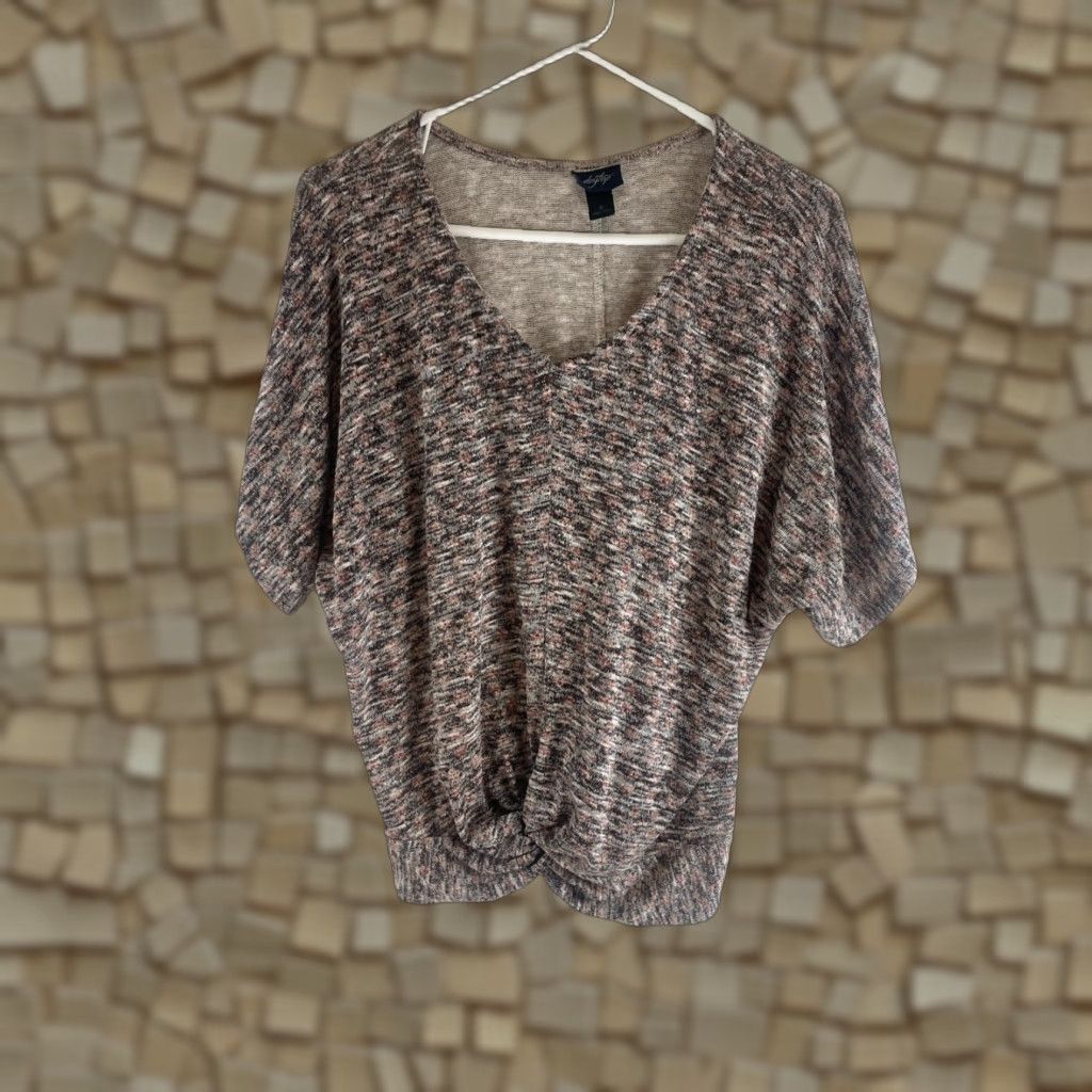 Vintage Daytrip Shirt Women's Size Small Gray White Pink Scoop Neck Crossed Knot Hem Size S / US 4 / IT 40 - 1 Thumbnail