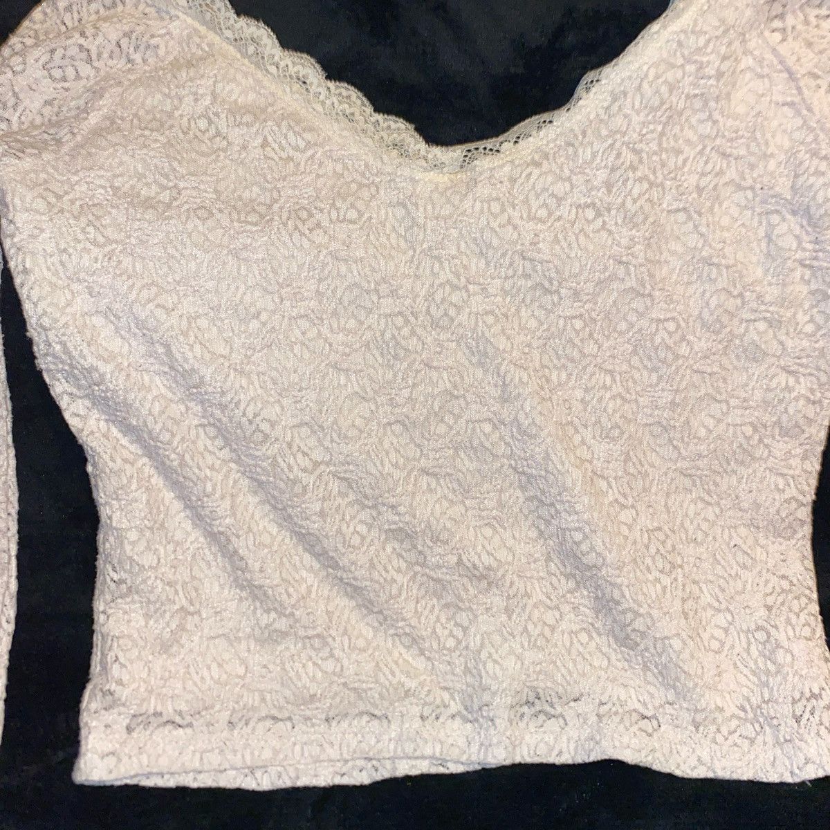 Other No Boundaries Ivory Lace Cropped V-Neck Floral Blouse Size S / US 4 / IT 40 - 2 Thumbnail