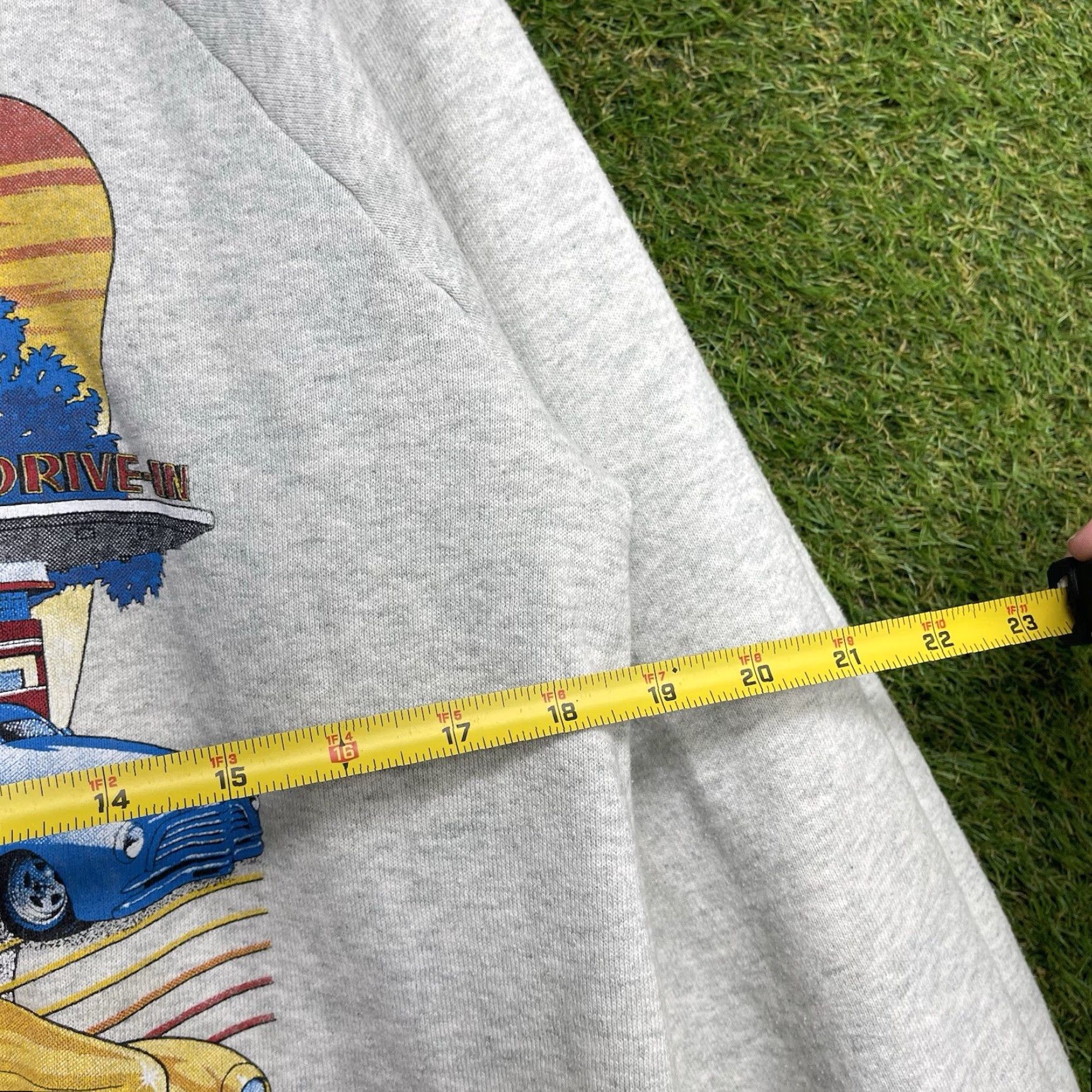 Gildan VINTAGE Gildan Sweatshirt Mens M White Crewneck Pullover Car 90s Graphic Print Size US M / EU 48-50 / 2 - 7 Thumbnail
