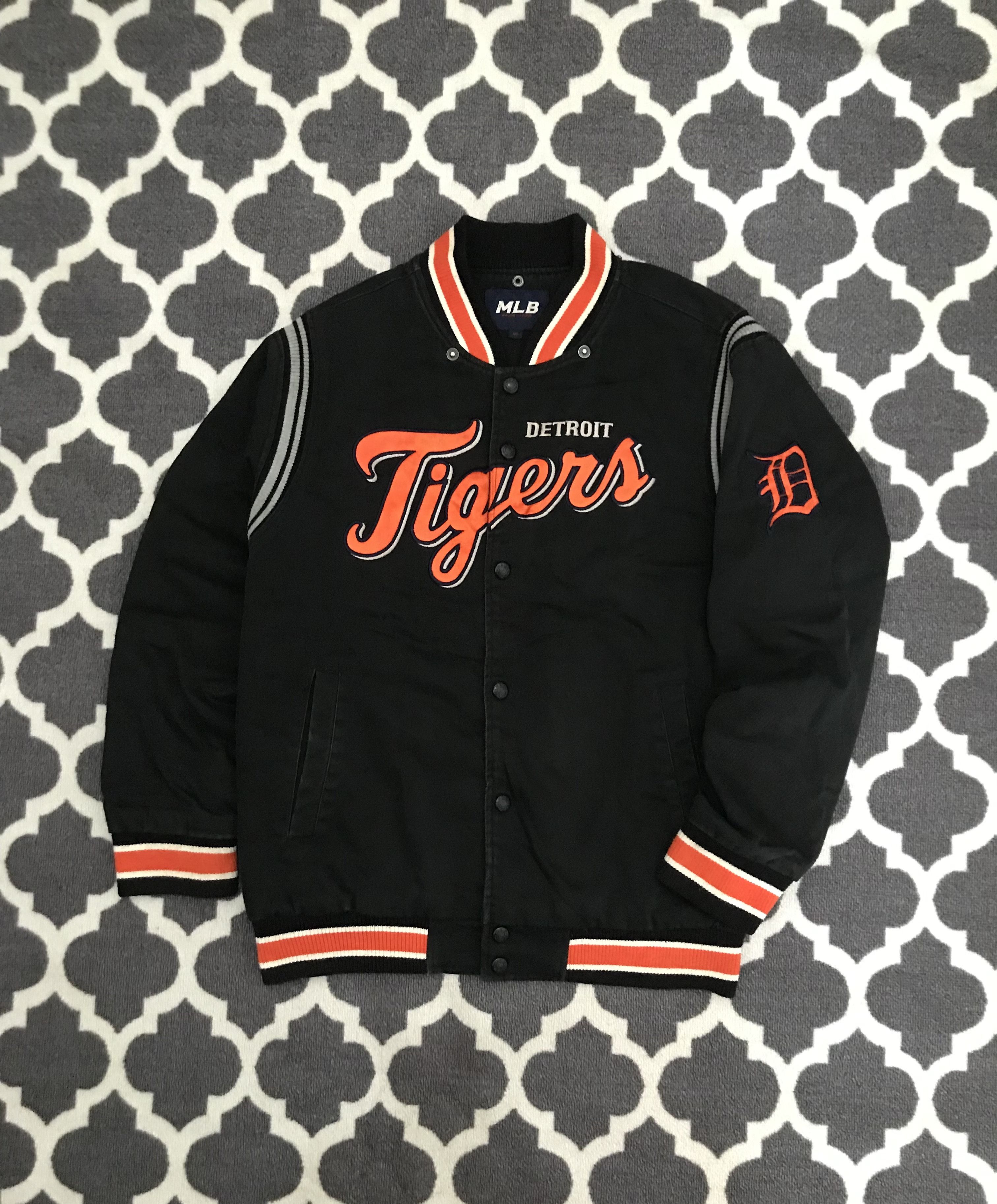 image of Jacket Varsity Mlb Tigers Detroit in Black, Men's (Size Large)