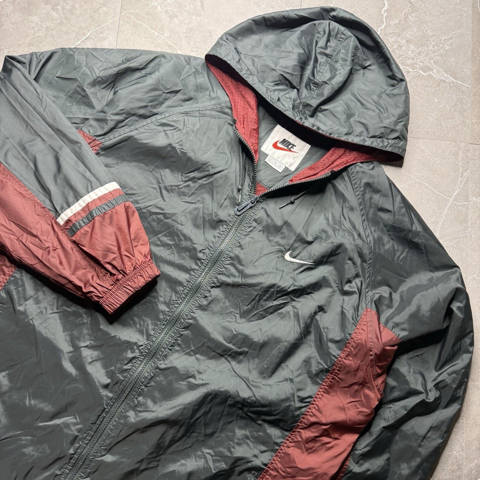 Nike Vintage 90s Nike Black Maroon Full Zip Windbreaker Jacket Size US L / EU 52-54 / 3 - 1 Thumbnail