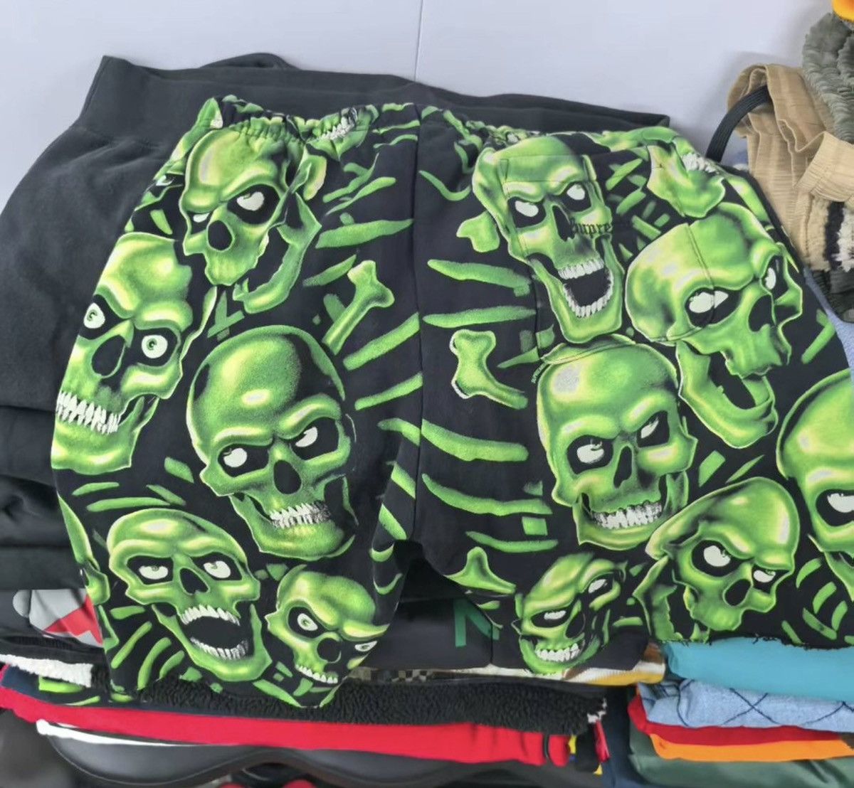Supreme Supreme skull pile sweatshort shorts Size US 30 / EU 46 - 2 Thumbnail