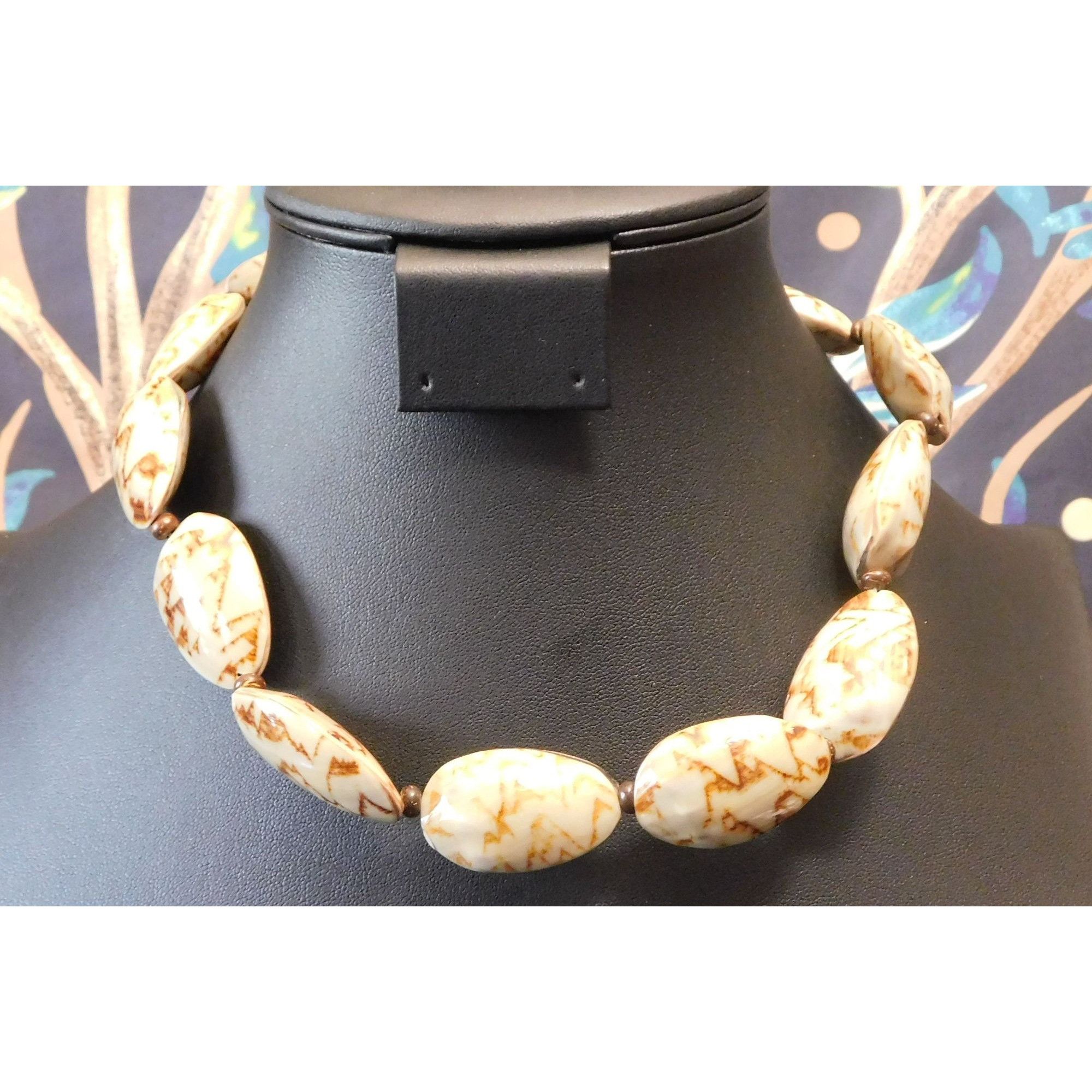Other Vintage Beachy Brown And Tan Mottled Shell Beaded Necklace Size ONE SIZE - 1 Thumbnail