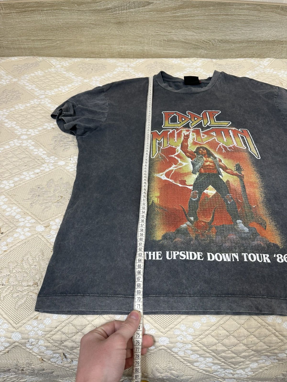 Vintage 🔥 Stranger Things Eddie Munson The Upside Down Tour 86 Shirt Size US M / EU 48-50 / 2 - 10 Thumbnail