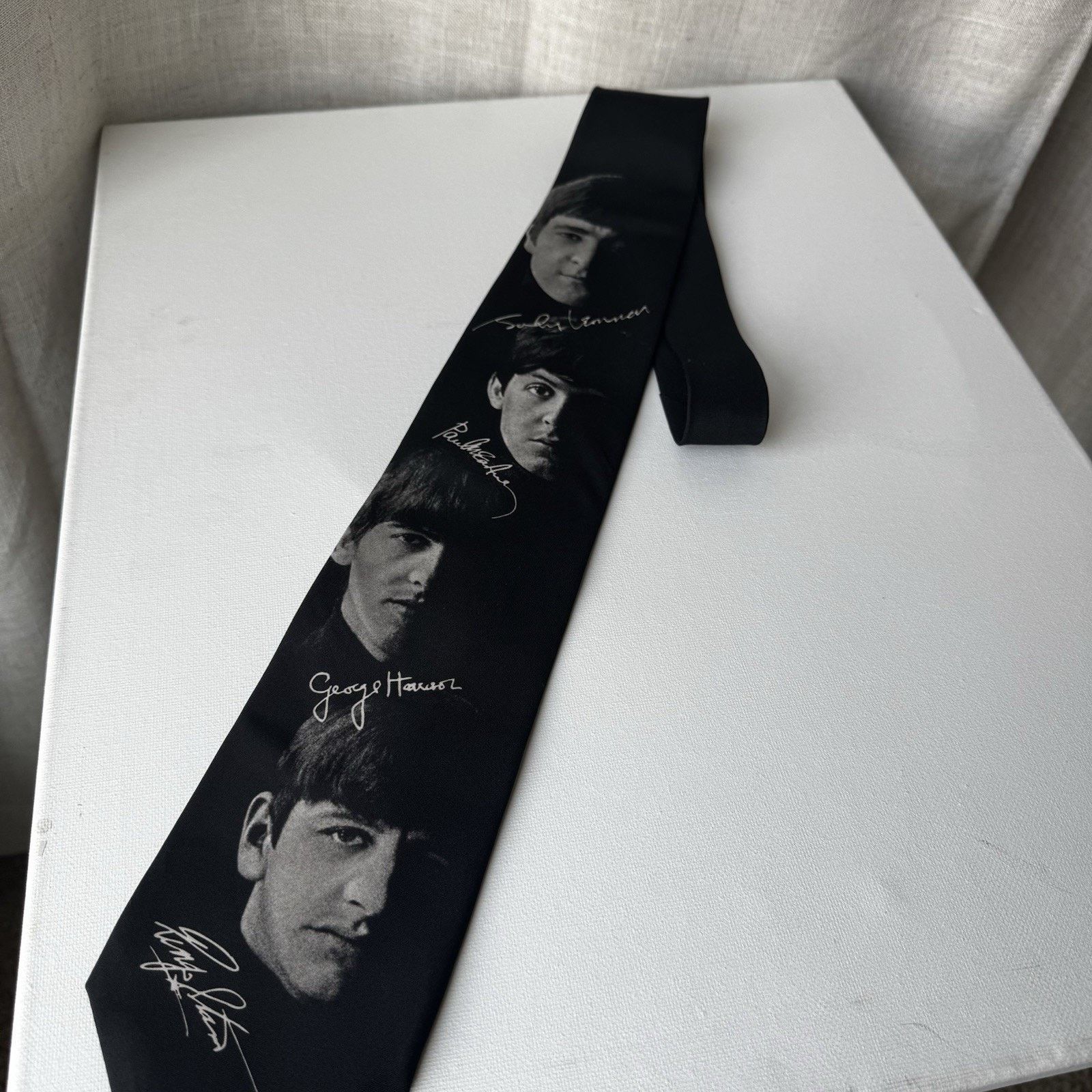 Ralph Marlin Ralph Marlin x The Beatles “Signatures” Tie — Vintage 1990s Size ONE SIZE - 2 Thumbnail