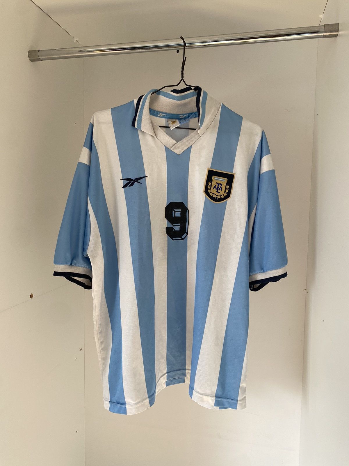 image of Argentina 1999-2000 Batistuta 9 Reebok Xxl Football Shirt in White, Men's