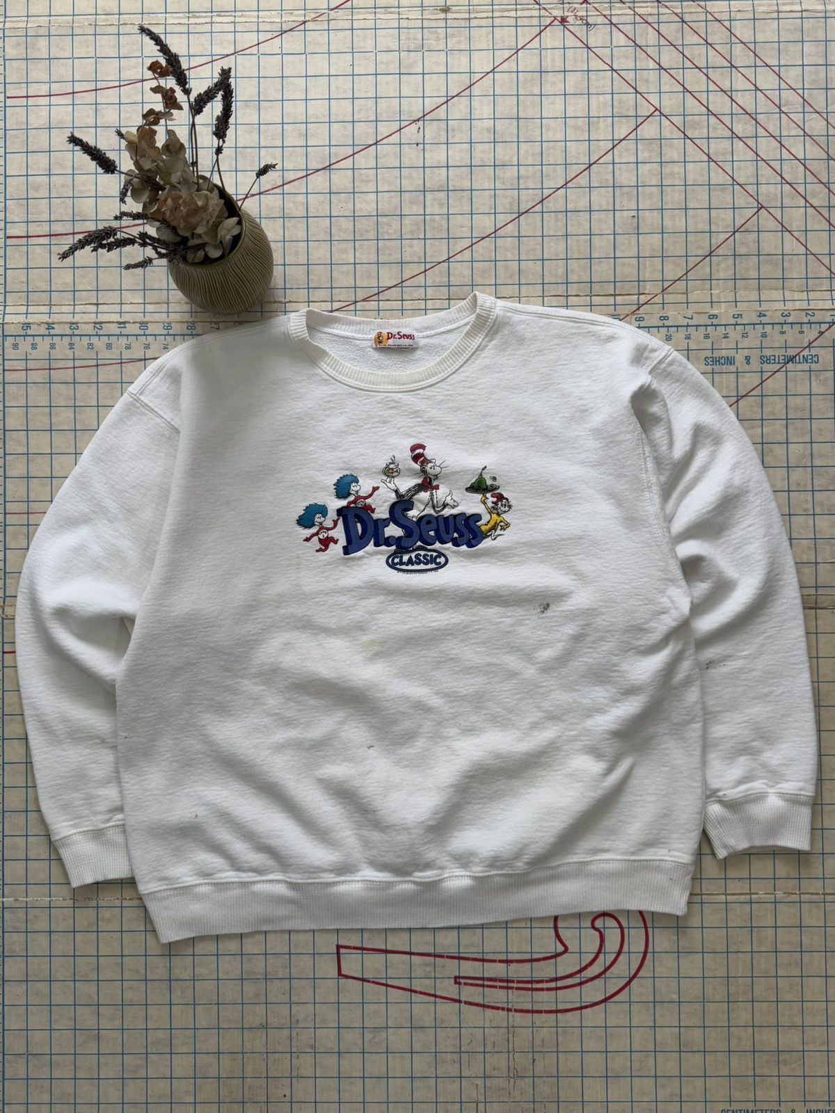 Other × Vintage Vintage 90’s Dr Seuss Crewneck Sweater White Used Fits XL Size US XL / EU 56 / 4 - 4 Thumbnail