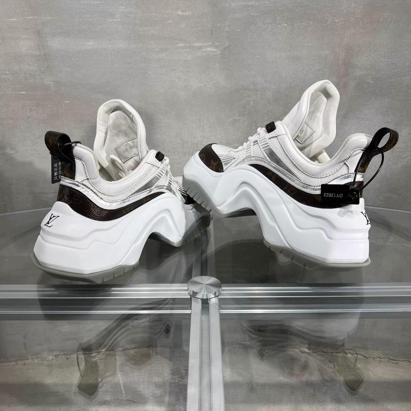 Louis Vuitton LOUIS VUITTON Archlight 2.0 White Brown EUR 35 Size US 4.5 / IT 34.5 - 5 Thumbnail