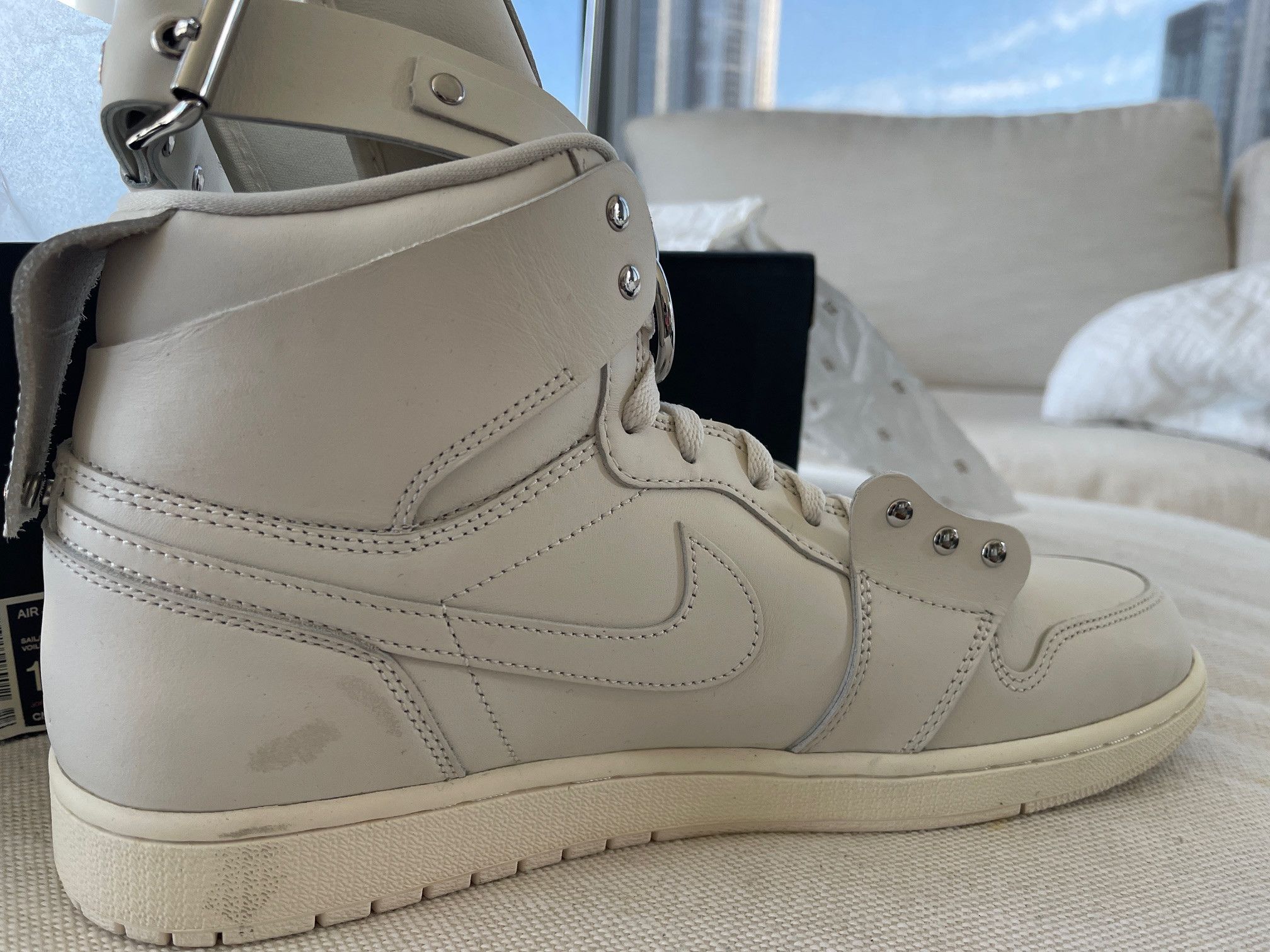 Comme des Garcons × Jordan Brand Comme des Garçons x Air Jordan 1 Retro Strap High 'White' Size US 13 / EU 46 - 10 Thumbnail