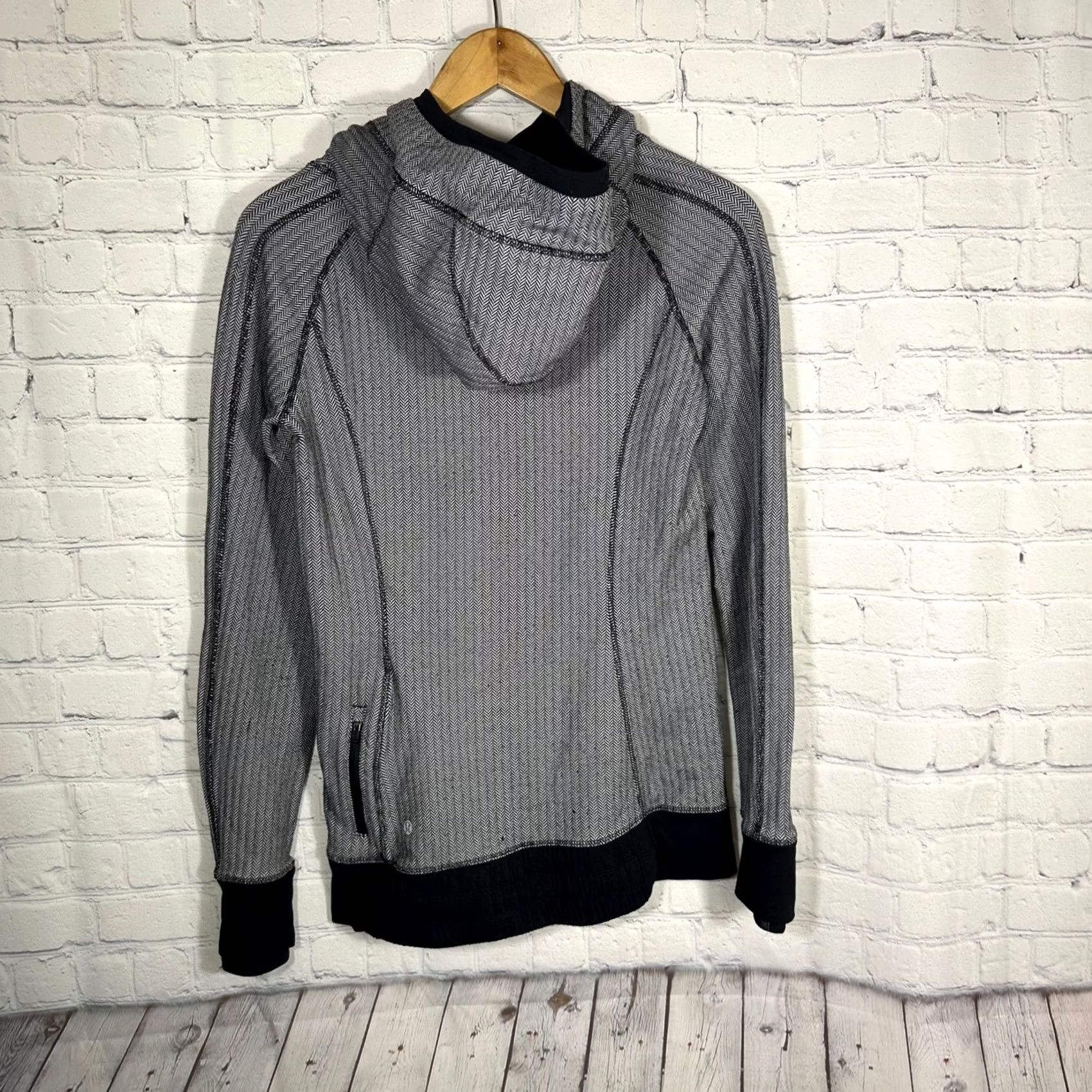 Lululemon VINTAGE? No — Lululemon Think Fast Hoodie Shirt Women 6 Black Herringbone Pullover Zip Pocket Hooded Cowl Neck Raglan Long Sleeve Size M / US 6-8 / IT 42-44 - 4 Thumbnail