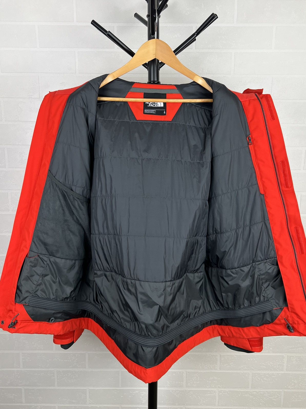 The North Face THE NORTH FACE Ski Jacket DRYVENT Insulated Logo Red Men’s Size US L / EU 52-54 / 3 - 7 Thumbnail