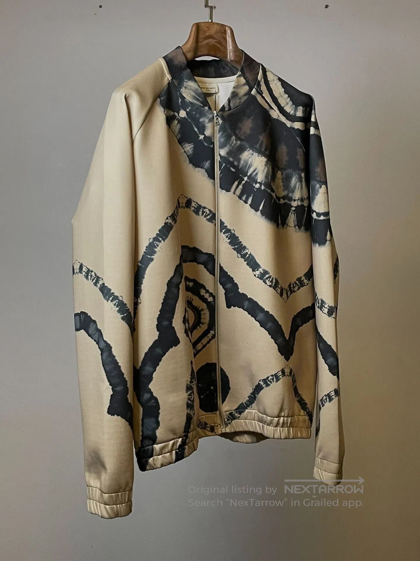 Dries Van Noten drapes and patterns fall/winter 2. Size US M / EU 48-50 / 2 - 4 Thumbnail